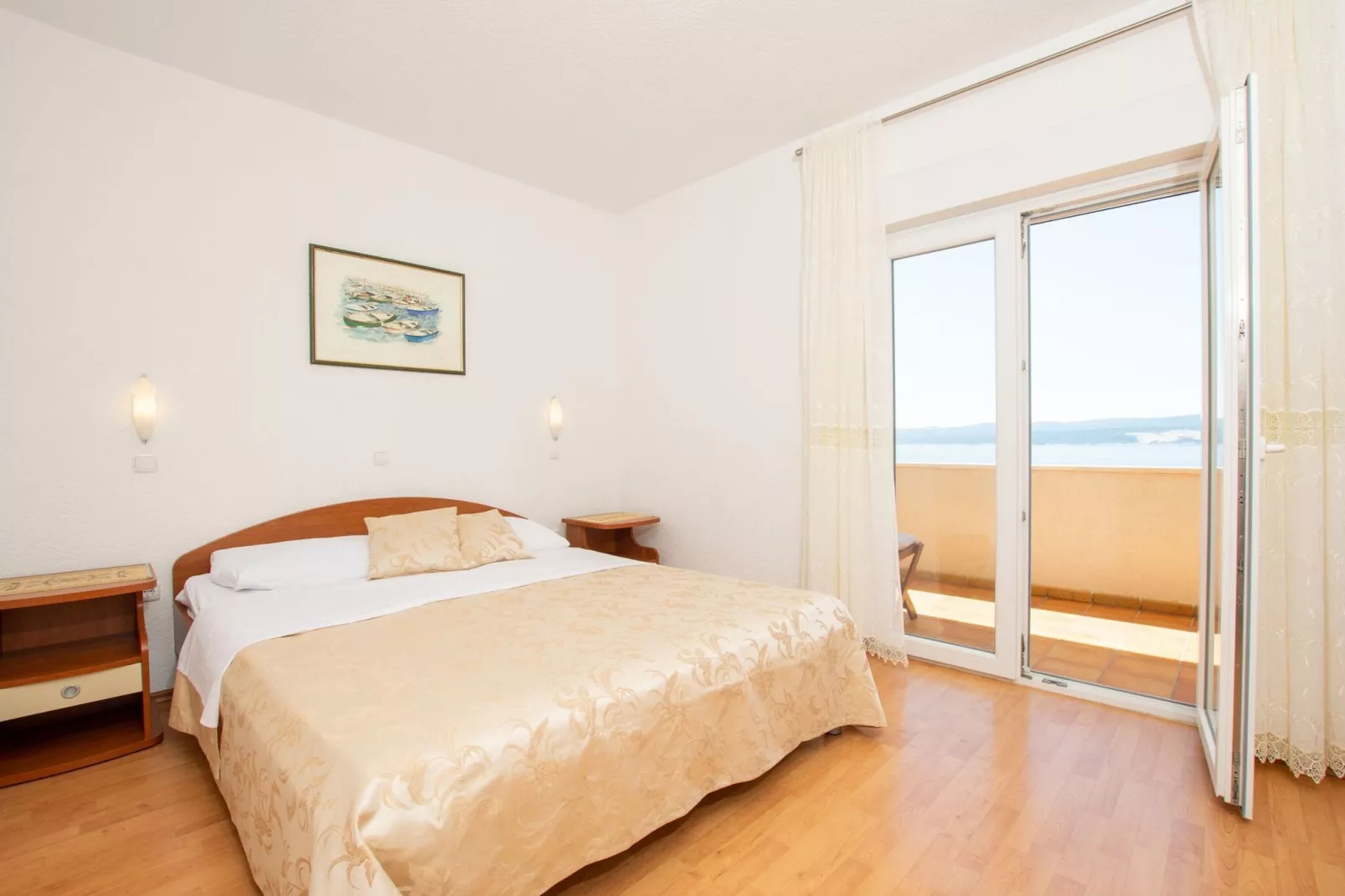 Shared pool apartment David- second floor-Bedroom