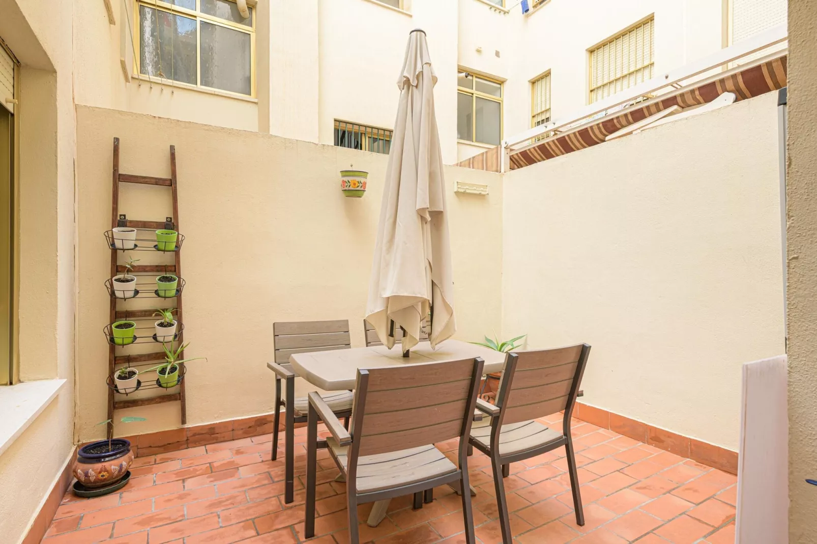 Las Candelas-Exterior summer