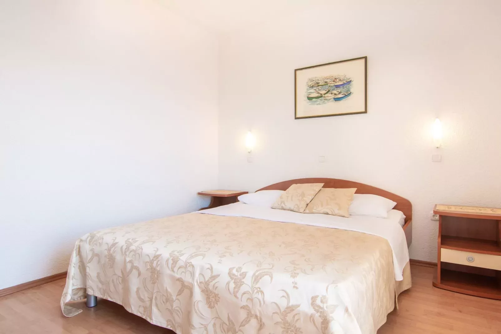 Shared pool apartment David- second floor-Bedroom