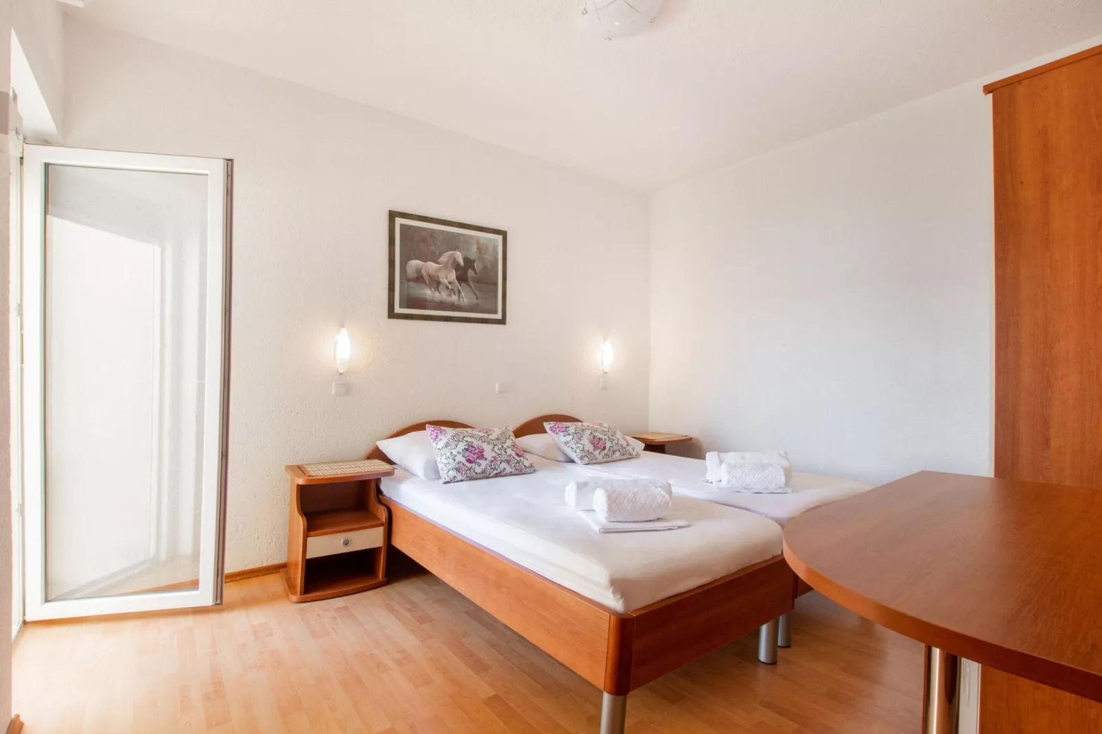 Shared pool apartment David- second floor-Bedroom