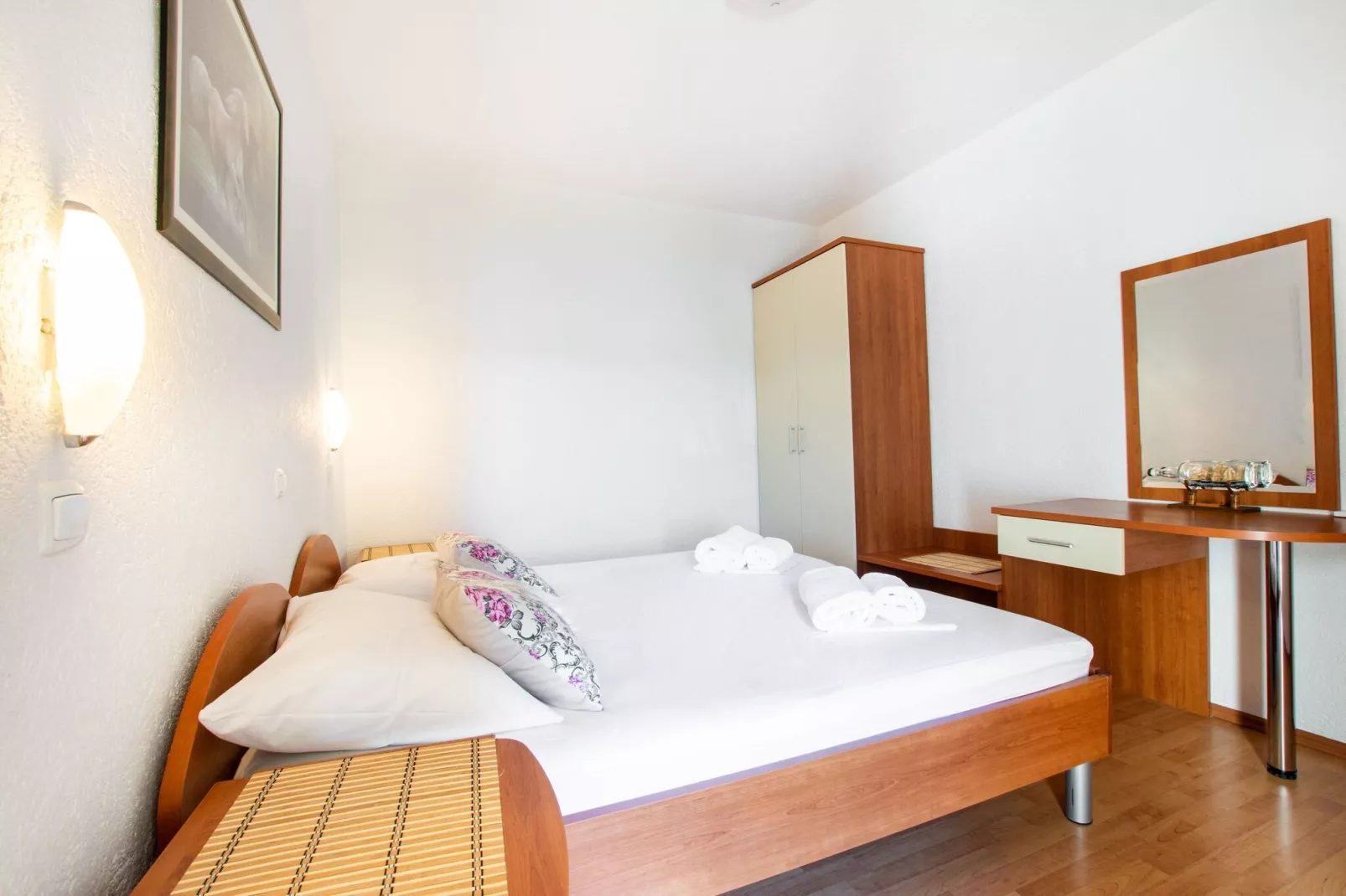 Shared pool apartment David- second floor-Bedroom