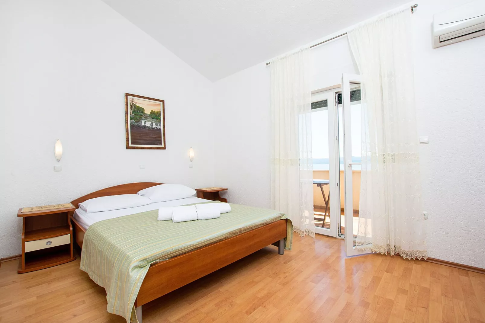 Shared pool apartment David- second floor-Bedroom