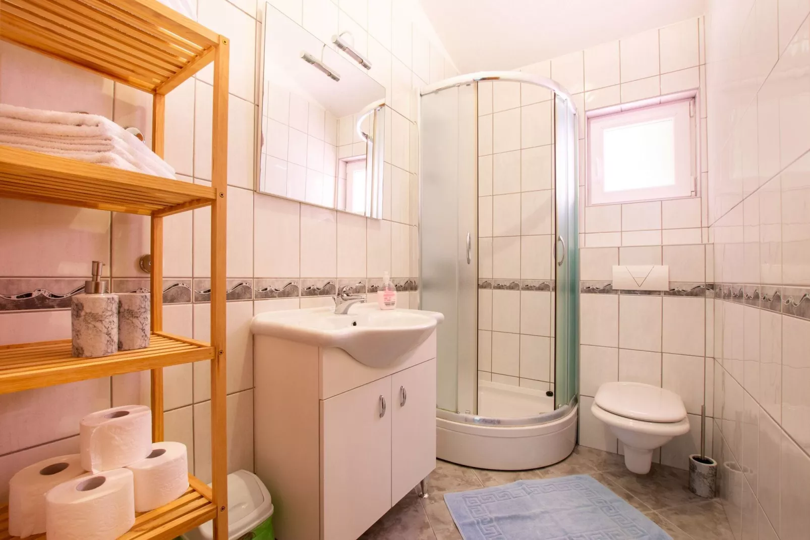 Shared pool apartment David- second floor-Bathroom