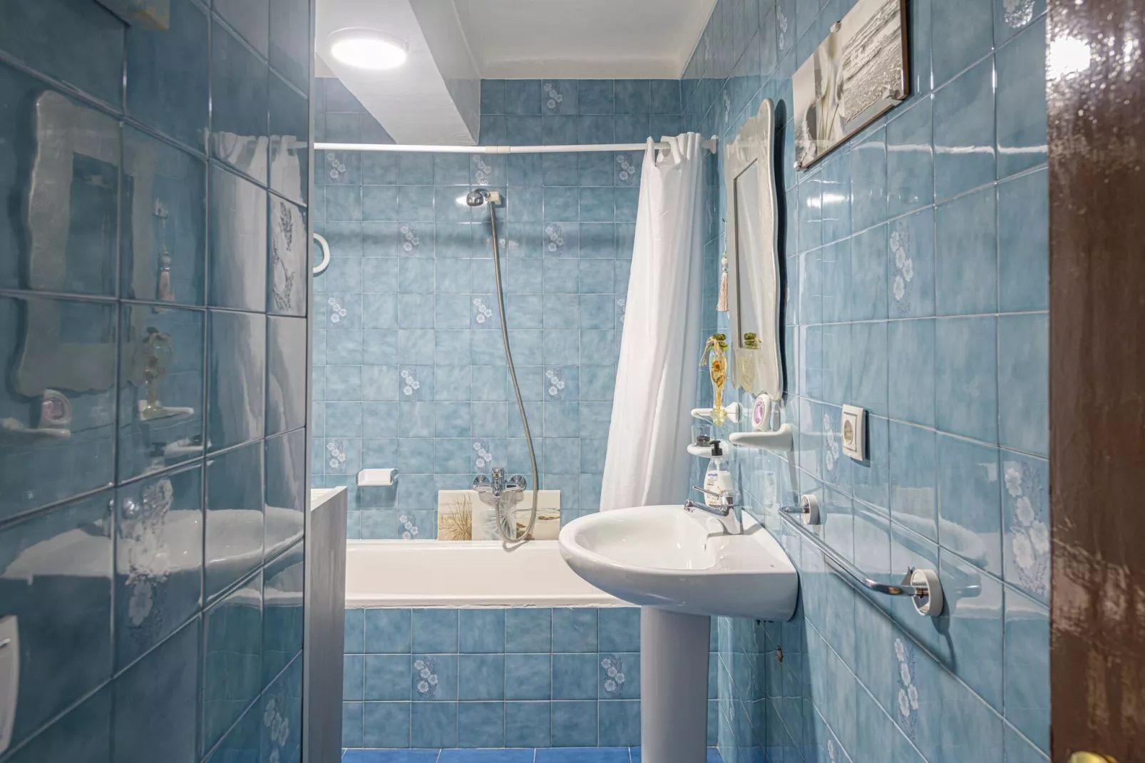 Calymar-Bathroom