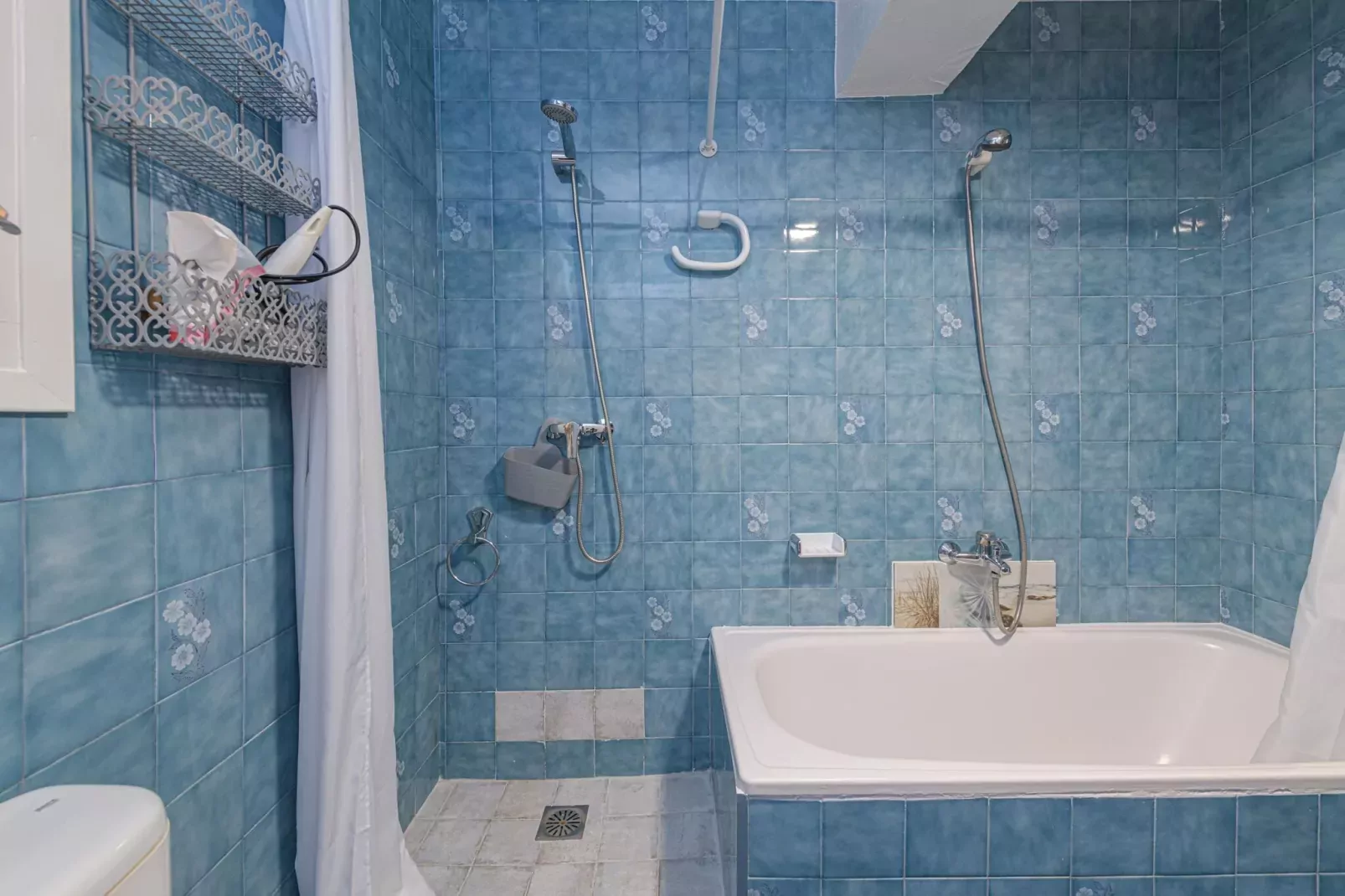 Calymar-Bathroom