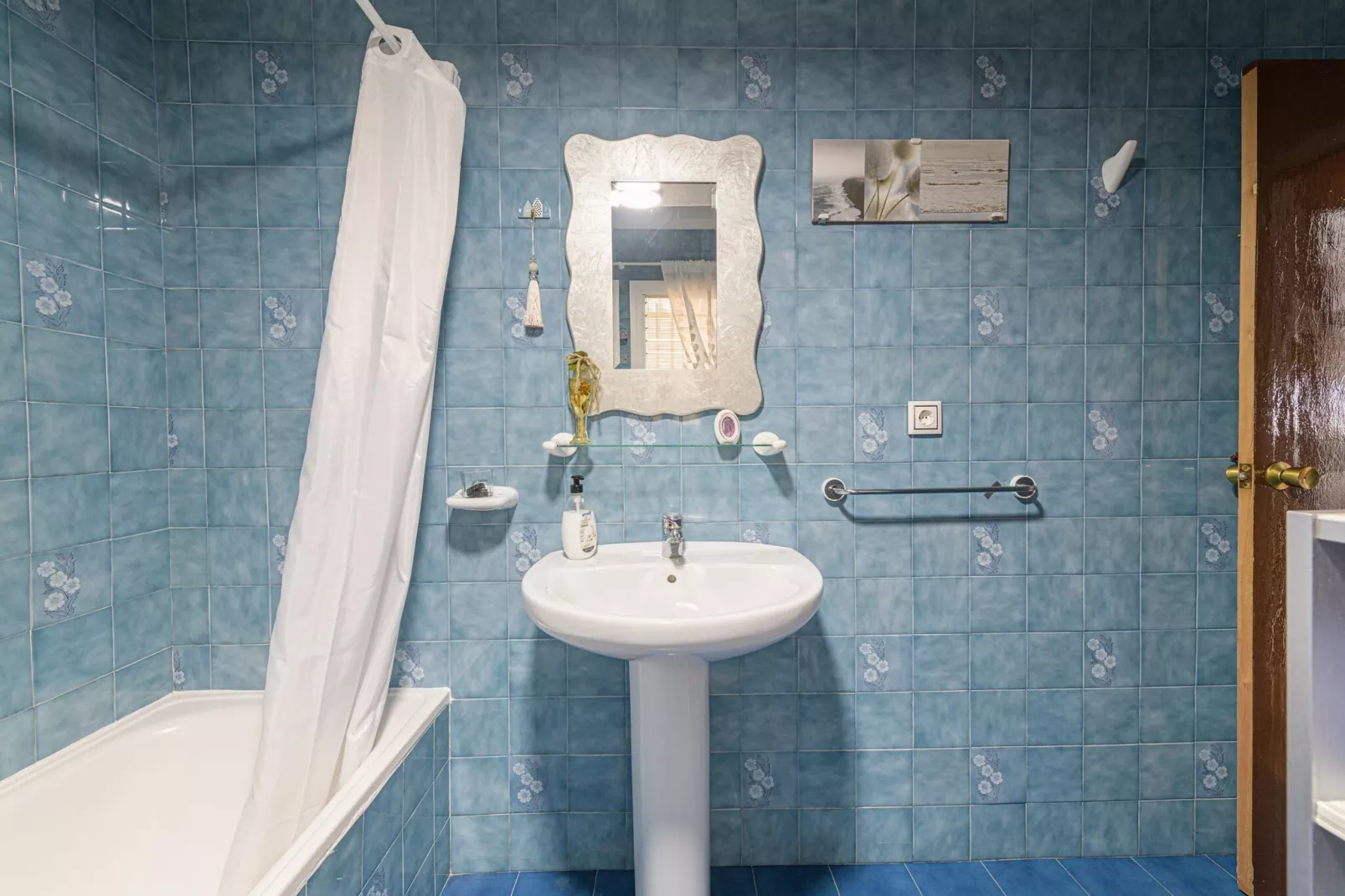 Calymar-Bathroom