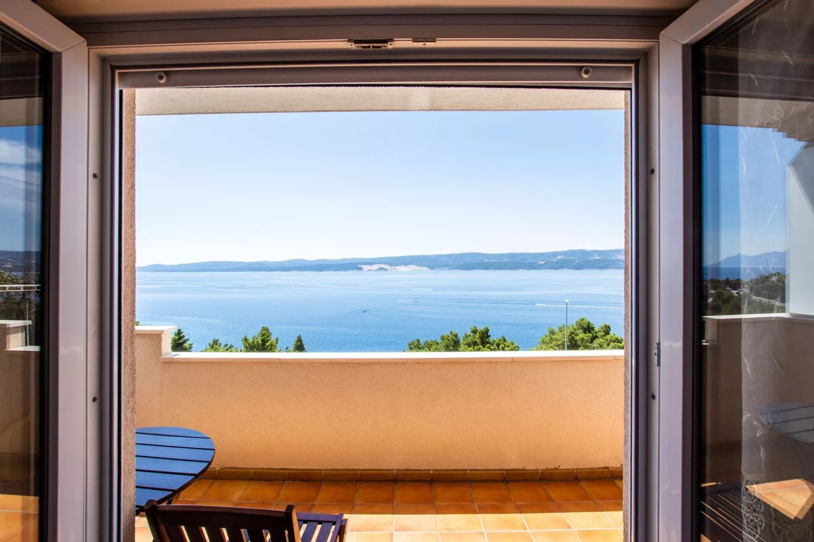 Shared pool apartment David- second floor-Terrace balcony