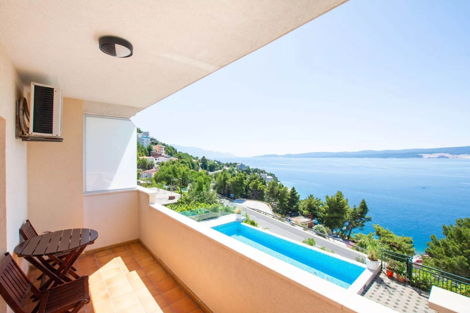 Shared pool apartment David- second floor-Terrace balcony