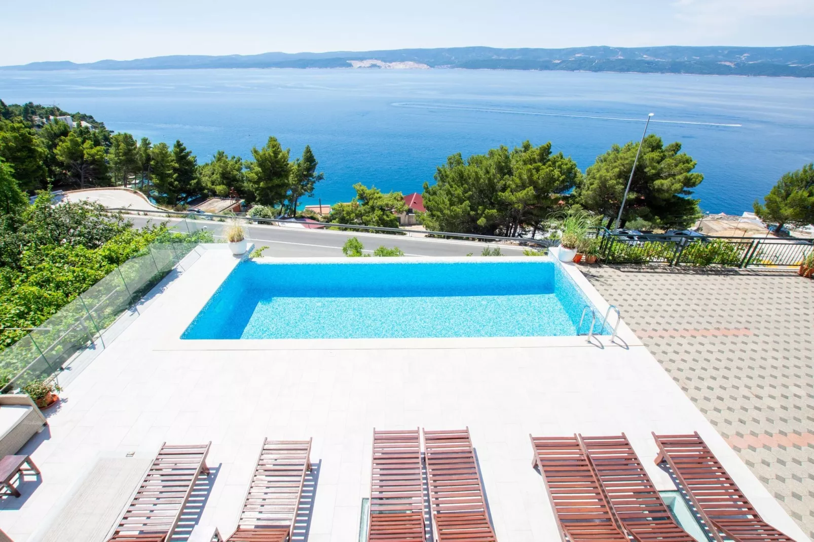 Shared pool apartment David- second floor-View summer