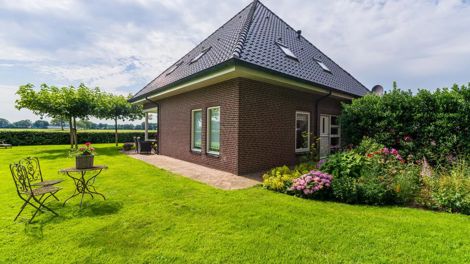 De Kolonie-Exterior summer