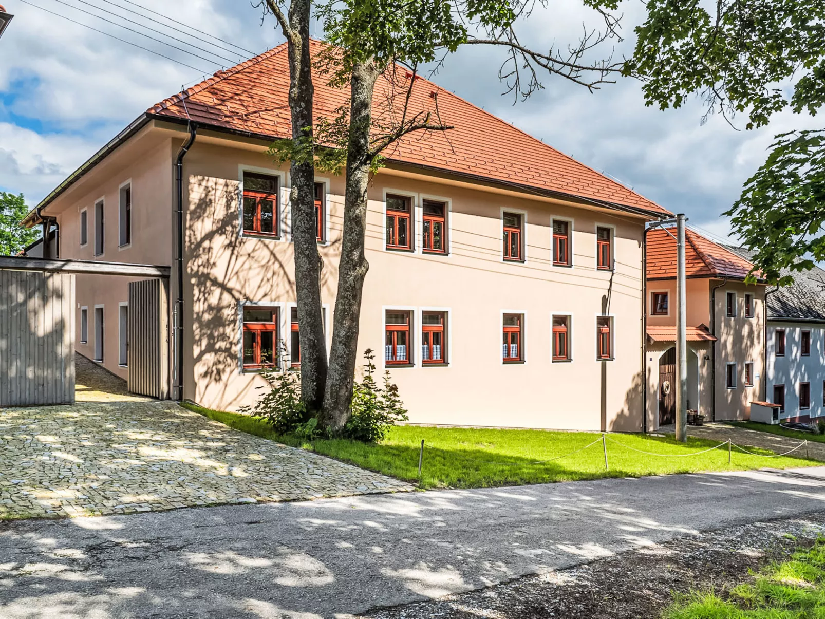 Maňava-Outside
