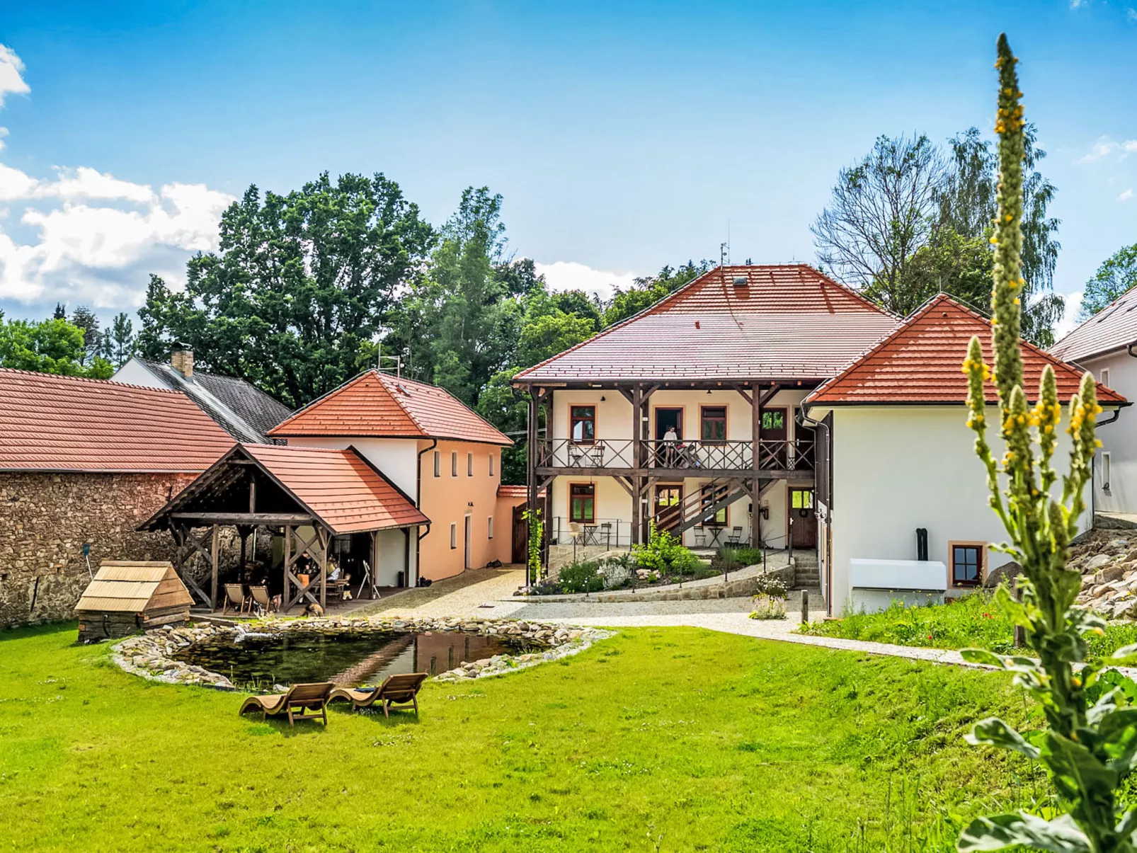 Maňava-Outside