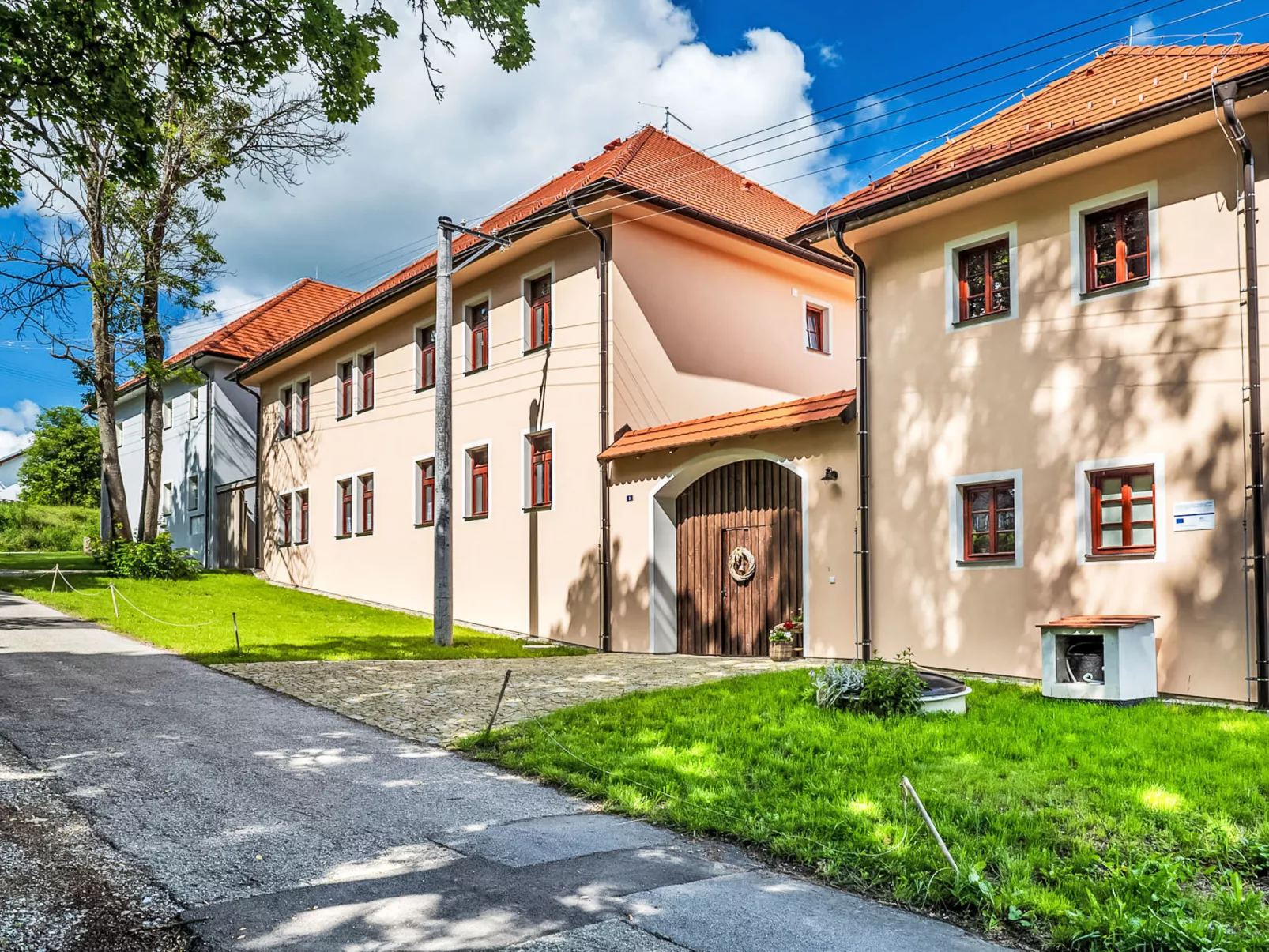 Maňava-Outside