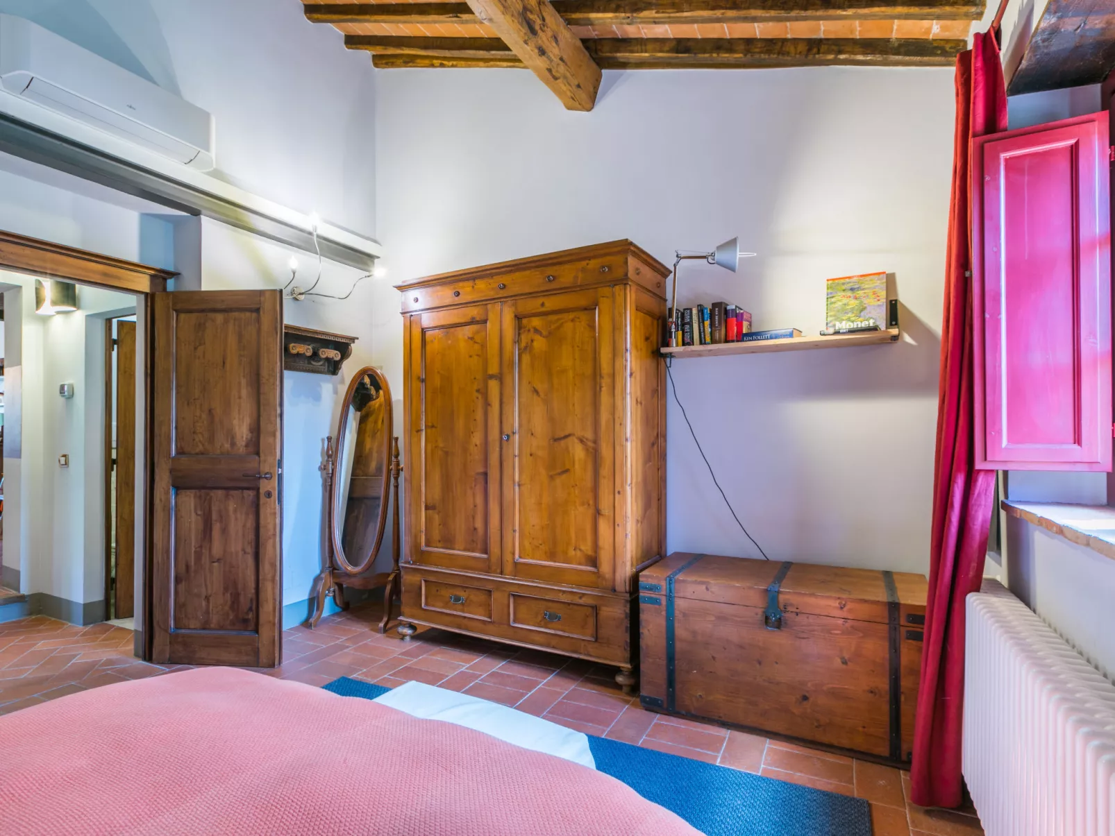 Il Cinghiale-Inside
