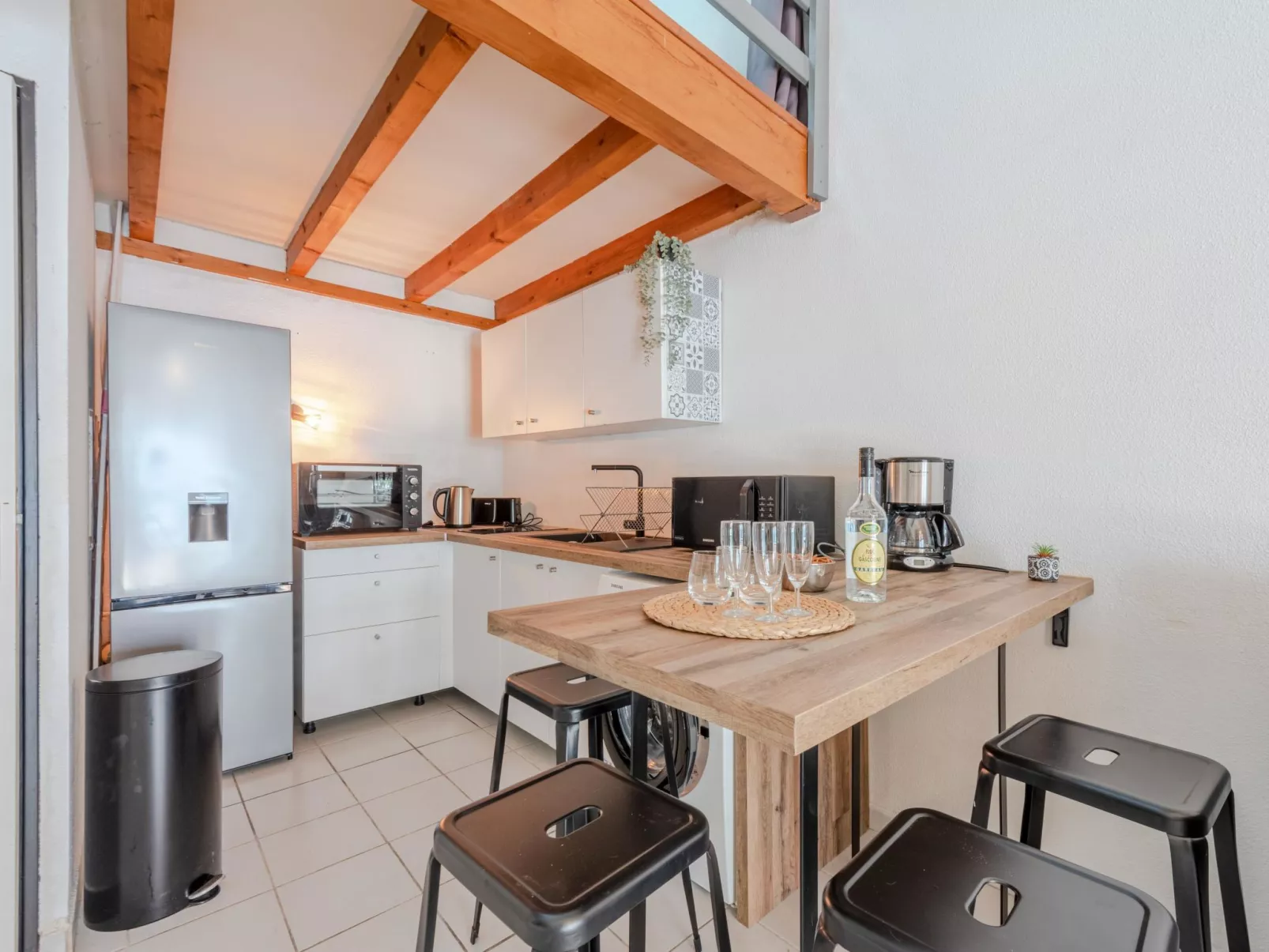 Le Hameau Catalan-Drinnen