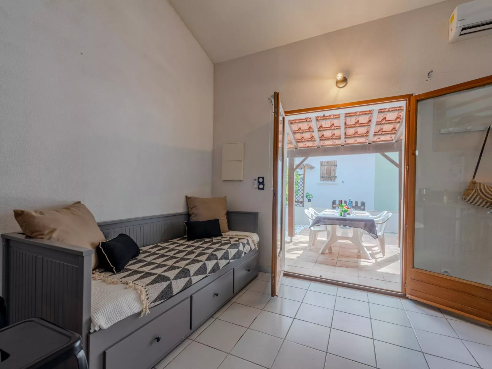 Le Hameau Catalan-Drinnen