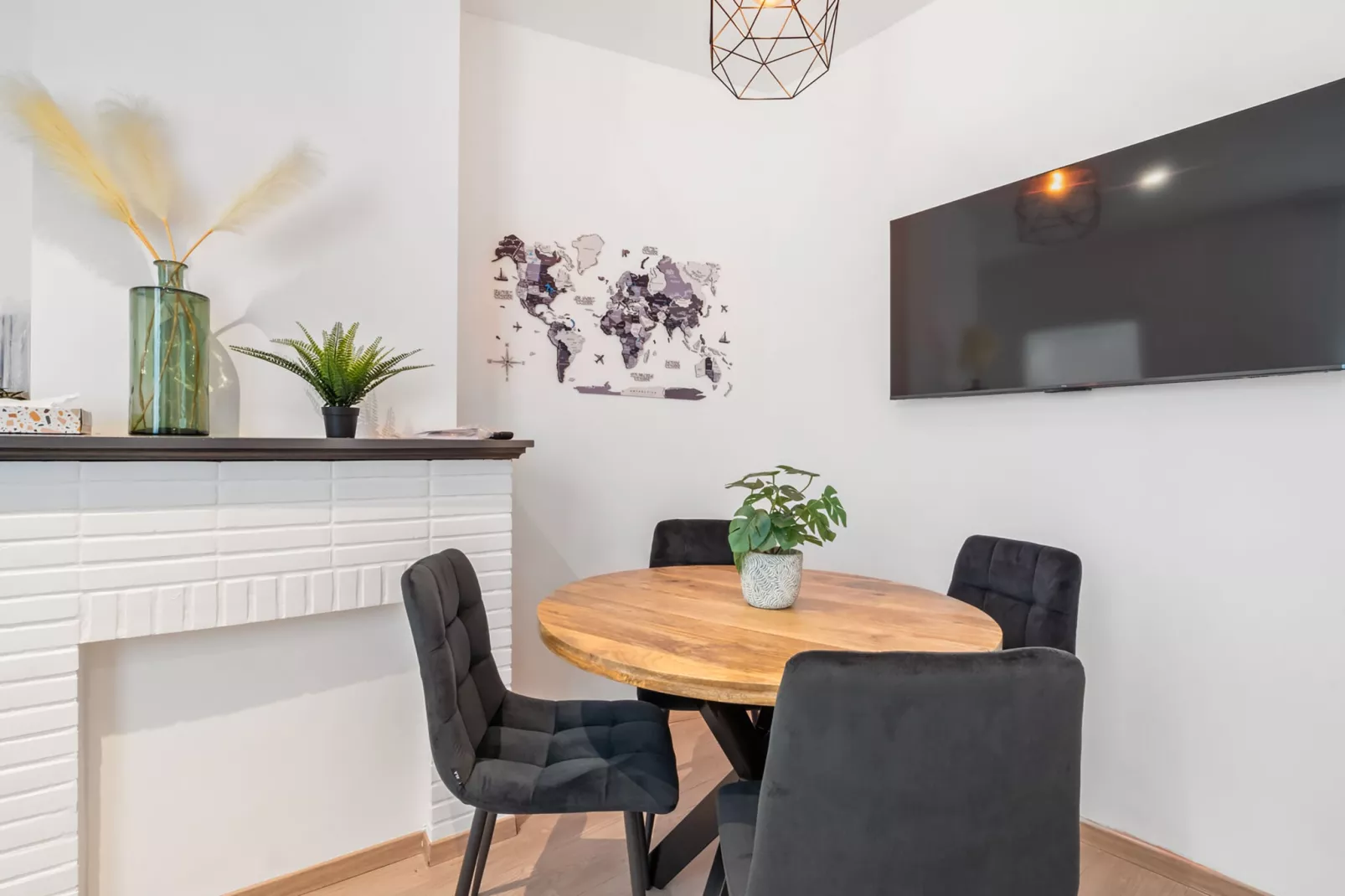 Leopold 01.02-Dining room