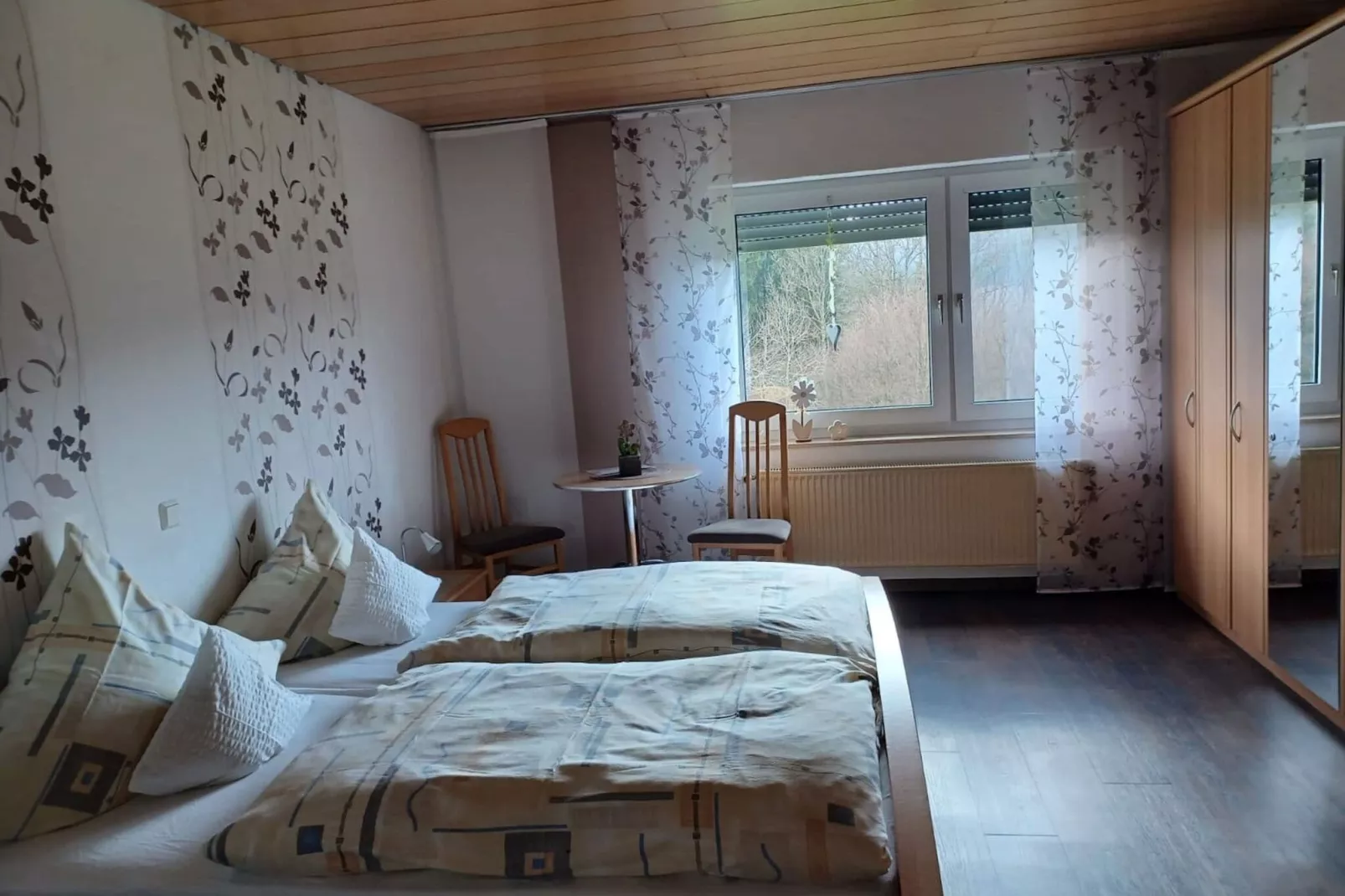 Mark-Bedroom
