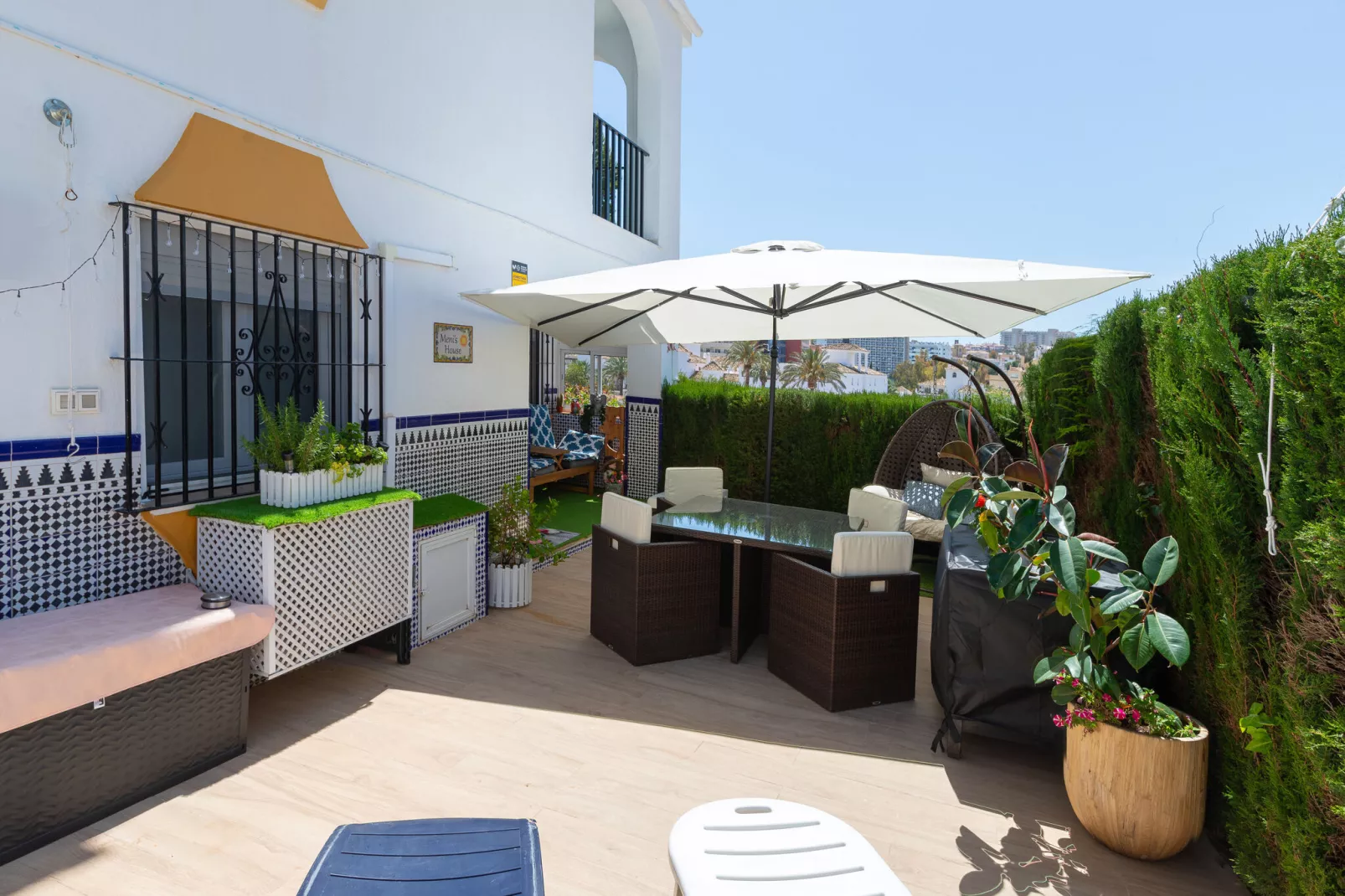 El Bilbil-Exterior summer