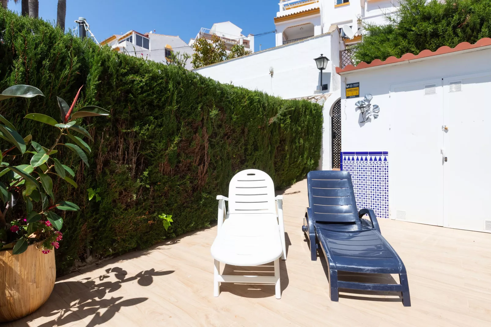 El Bilbil-Exterior summer
