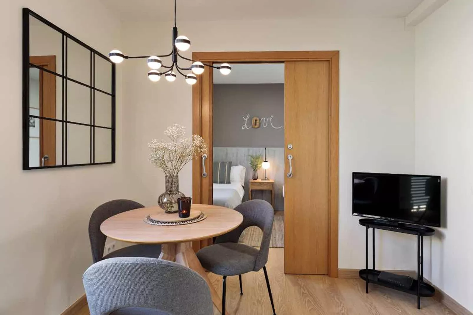 Rambla Paris Attic Apartment-Esszimmer