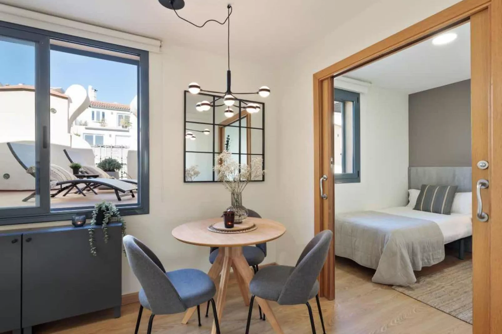 Rambla Paris Attic Apartment-Schlafzimmer