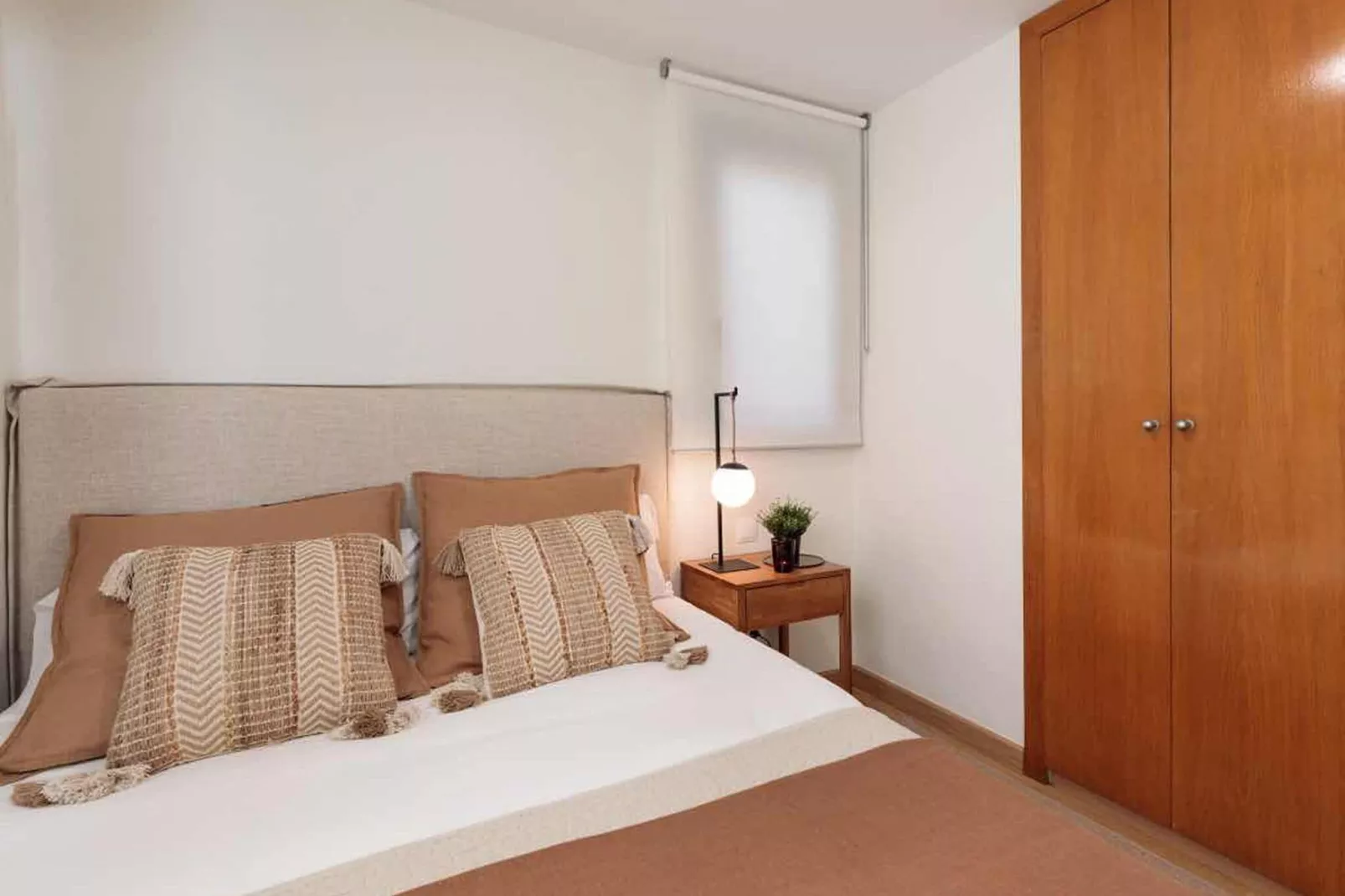 Rambla Paris Attic Apartment-Schlafzimmer