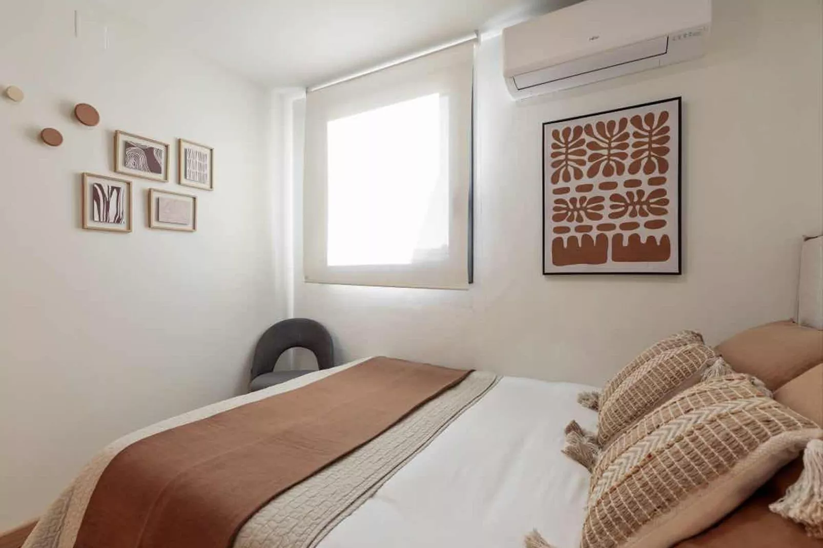 Rambla Paris Attic Apartment-Schlafzimmer