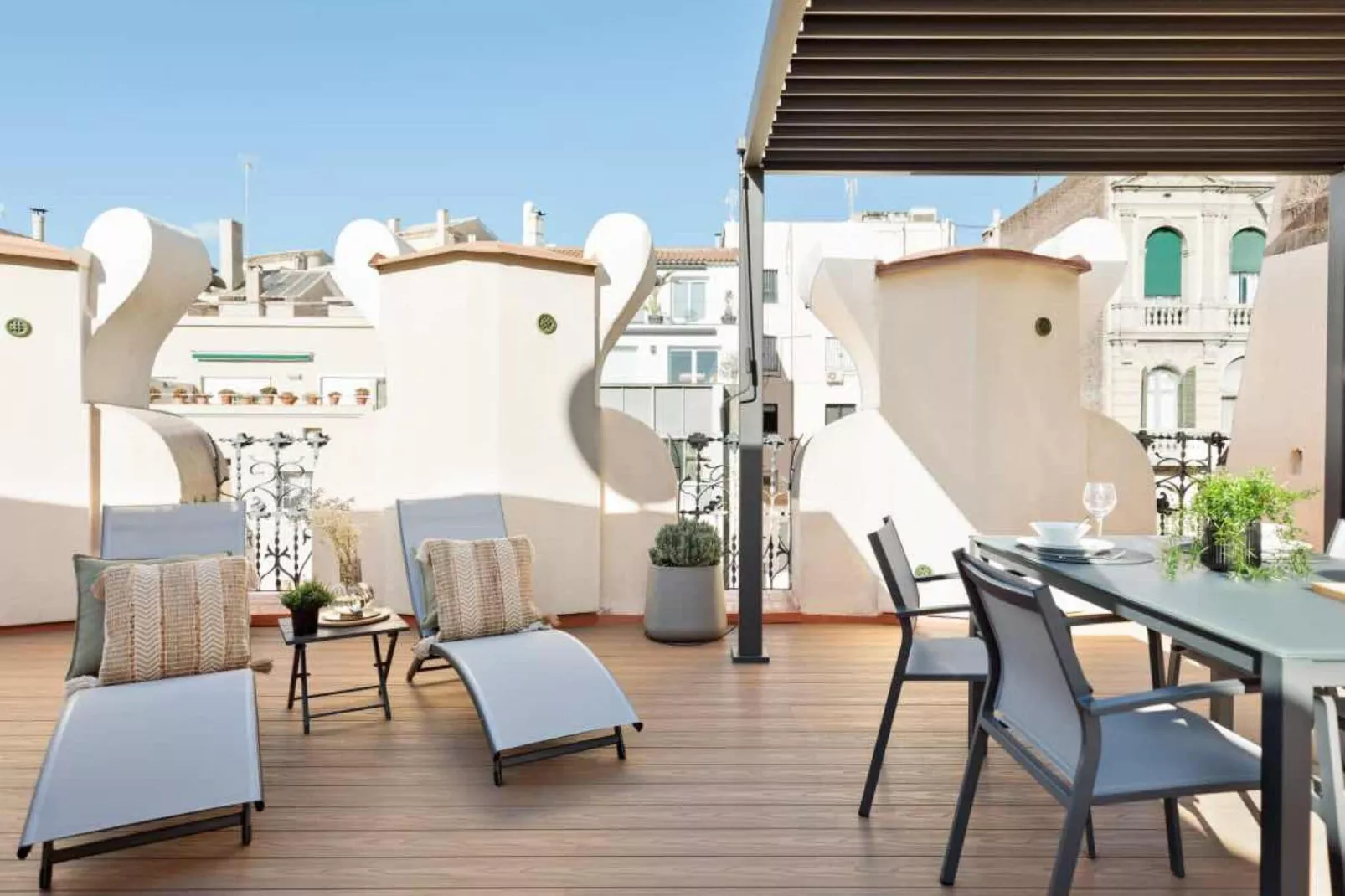 Rambla Paris Attic Apartment-Aussicht Sommer