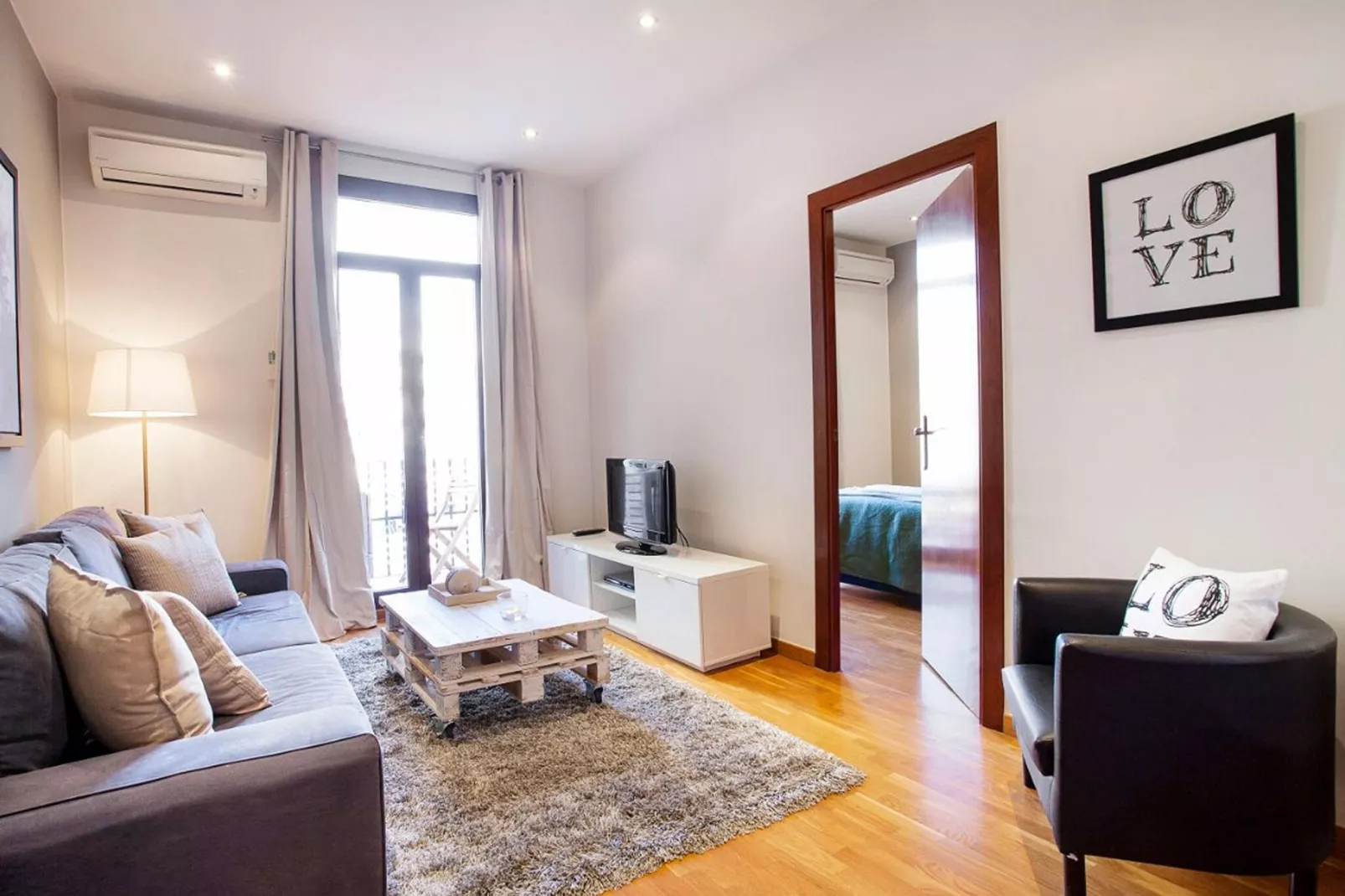 Viladomat Eixample Apartment4-Living room