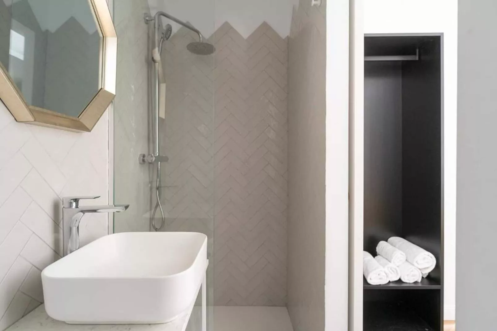 Sant Mori-Bathroom