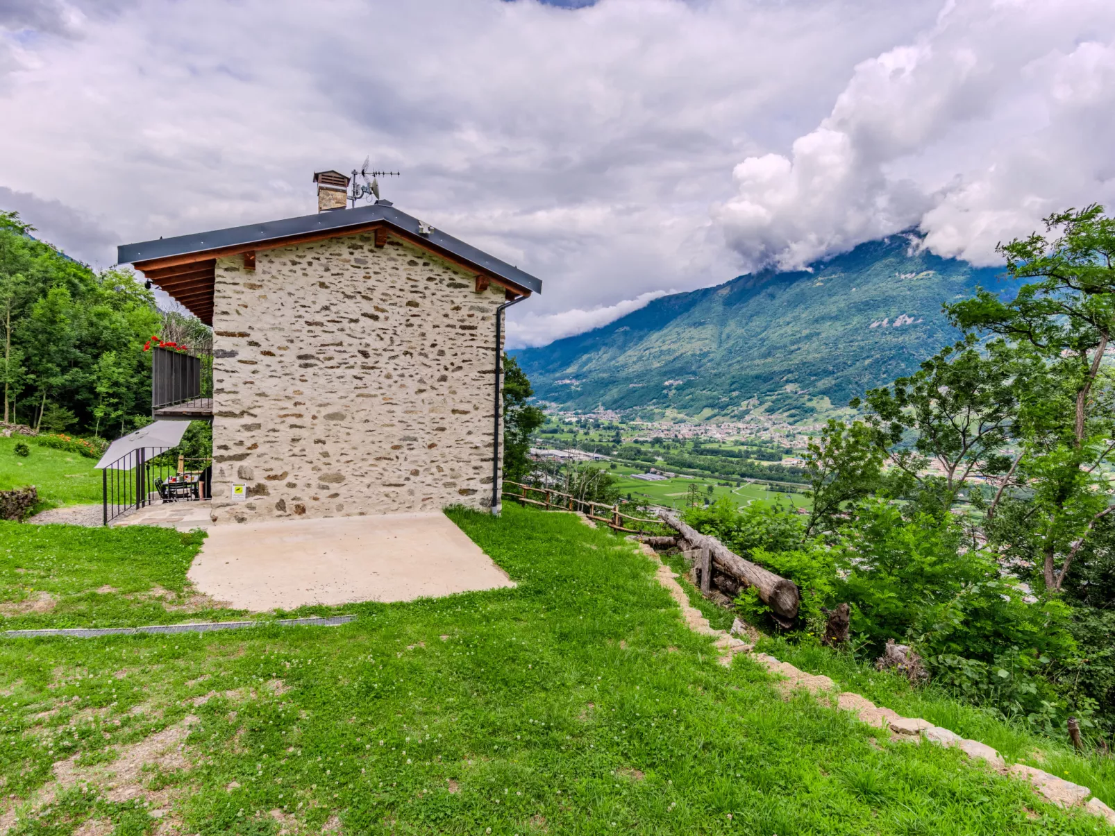 La Quiete Mountain Home-Outside
