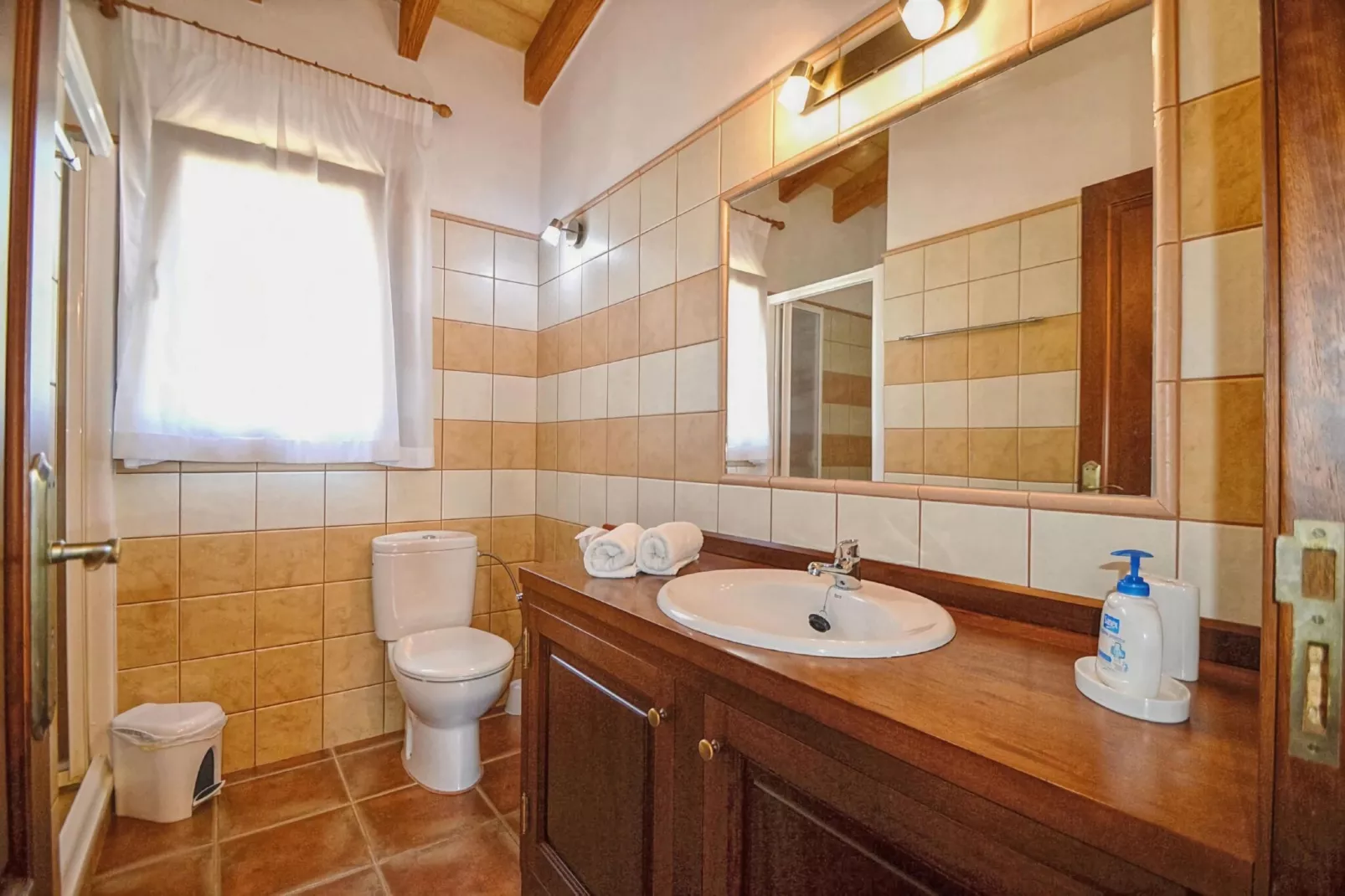 Can Pedro-Bathroom