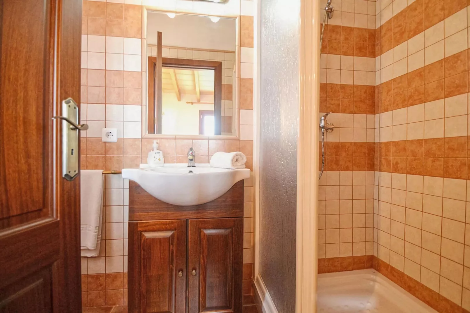 Can Pedro-Bathroom