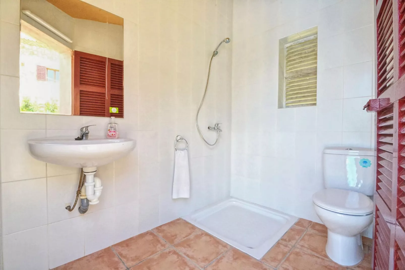 Can Pedro-Bathroom