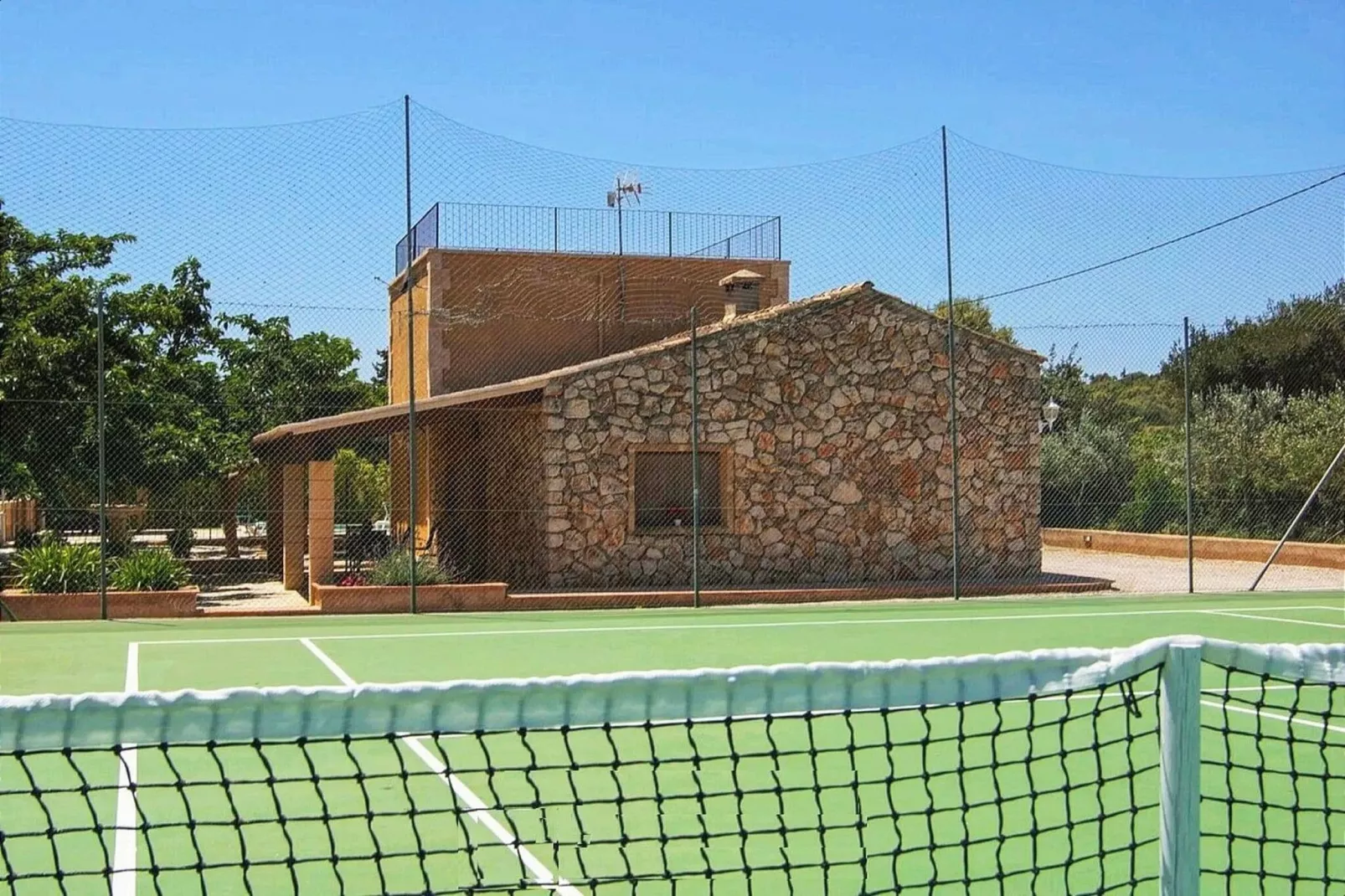 Cova-Exterior summer