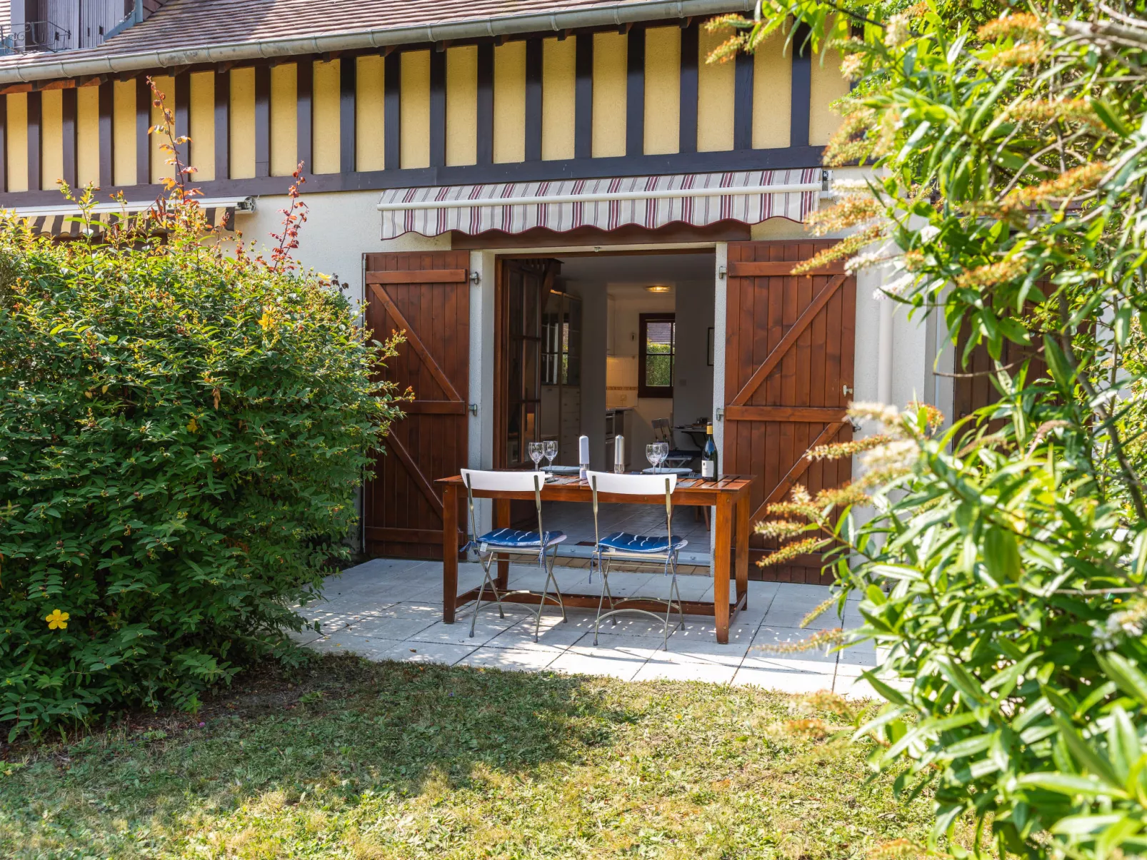 La Pommeraie-Outside