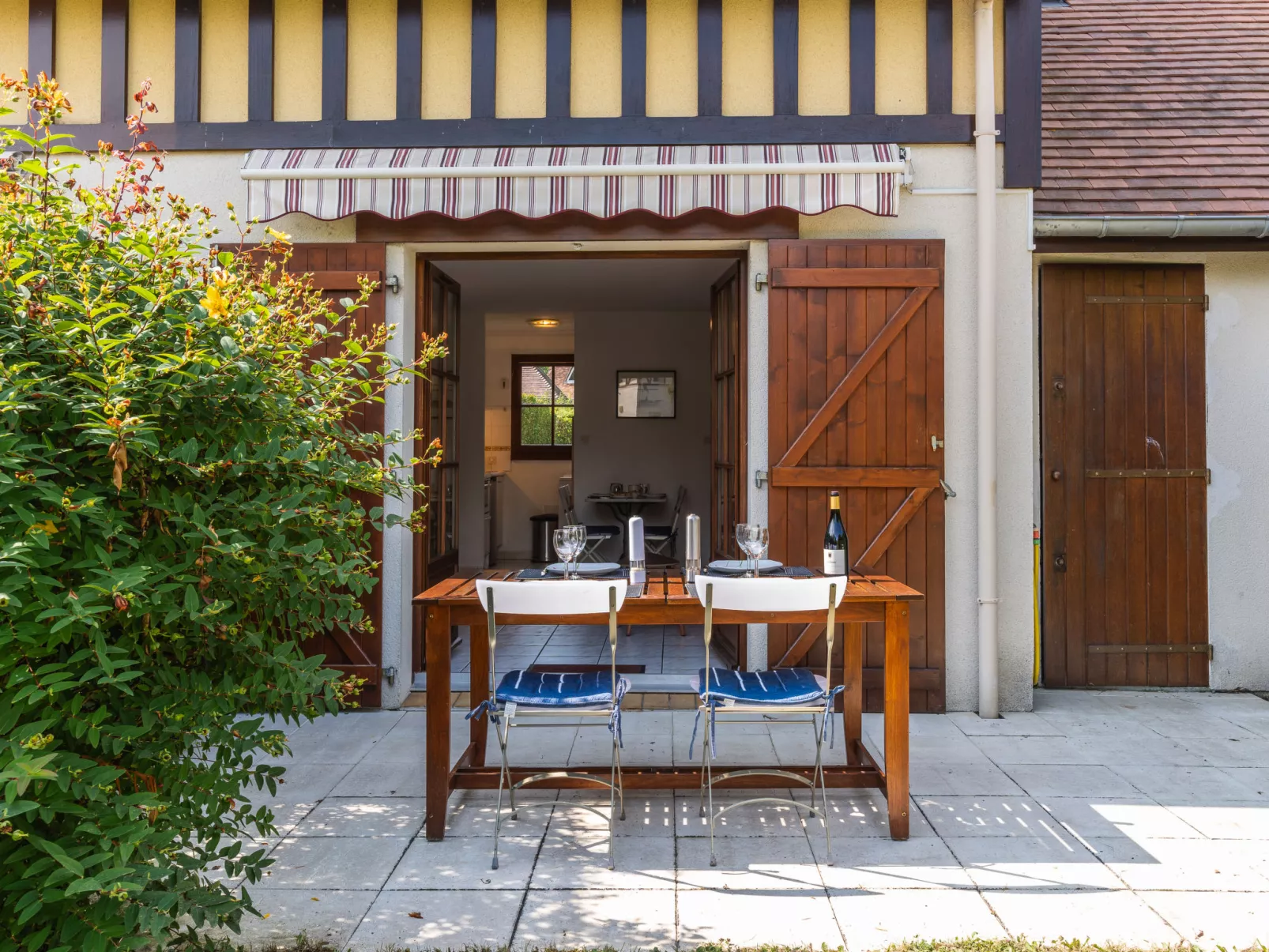 La Pommeraie-Outside