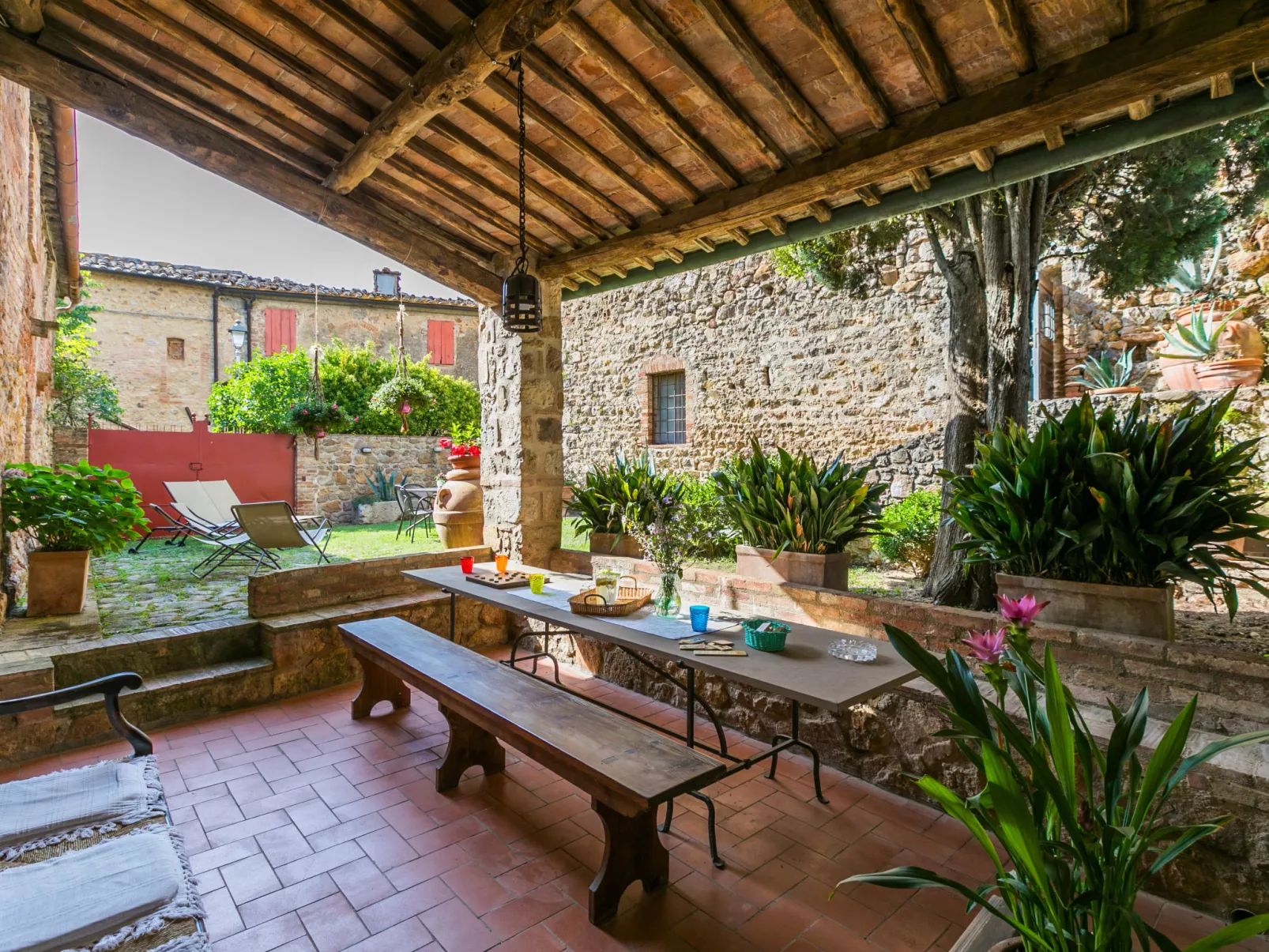 La Torre-Outside