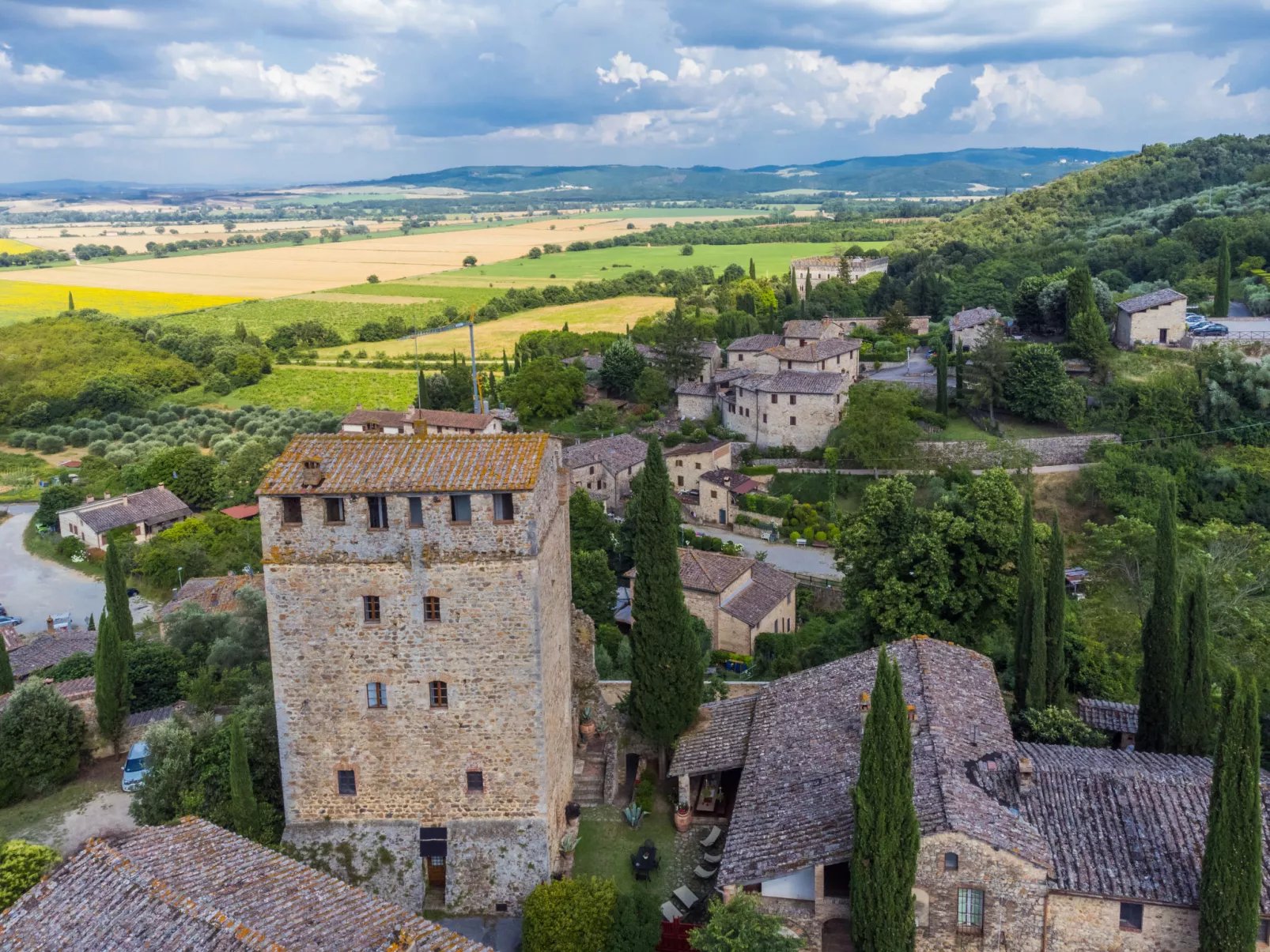 La Torre-Outside