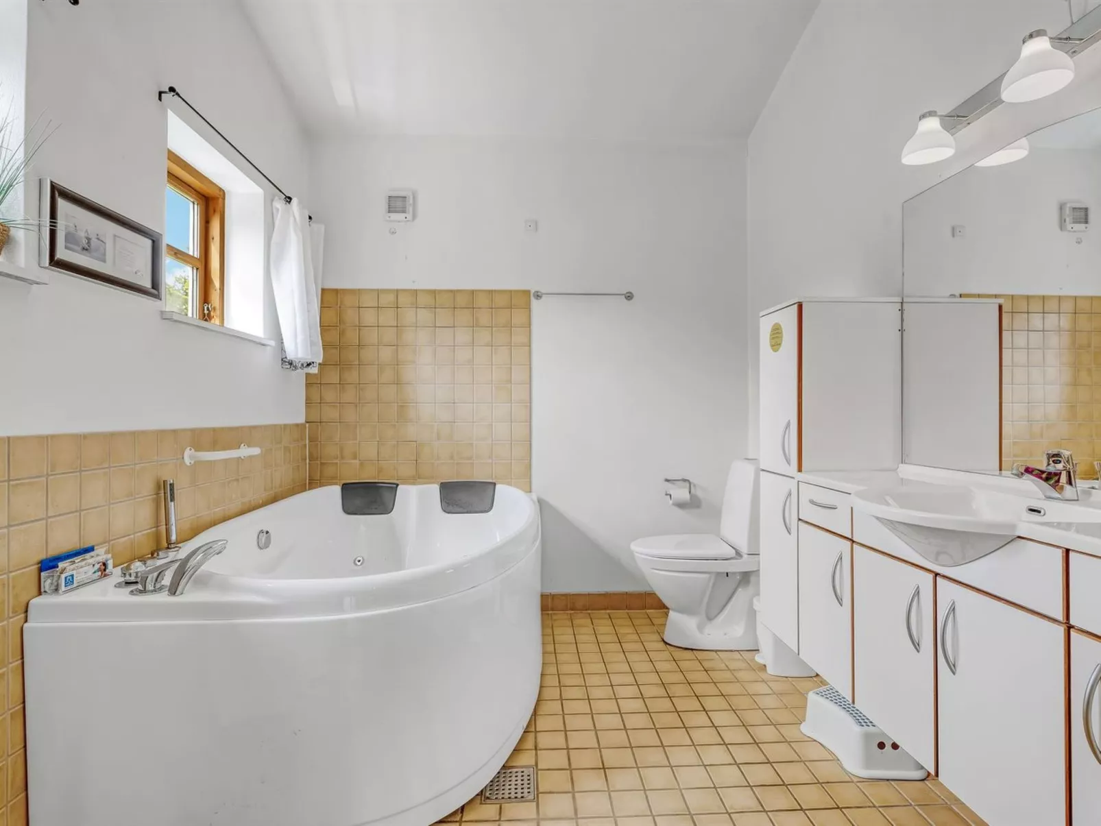 "Henkil" - 175m from the sea-Inside
