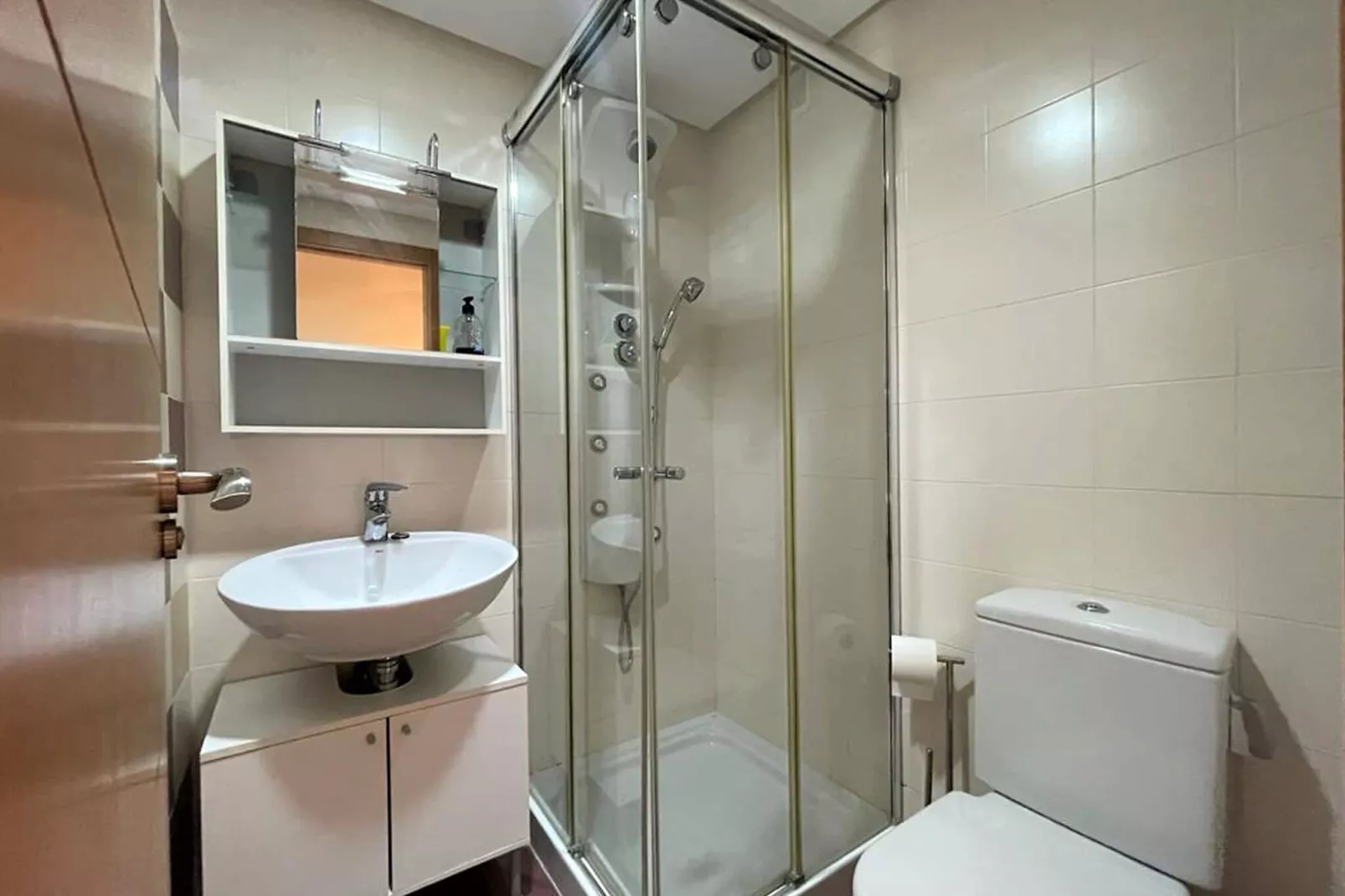Isabel Manoja-Bathroom