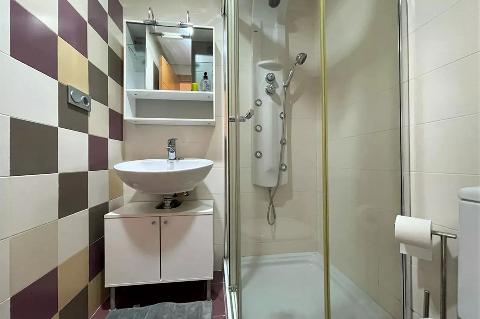 Isabel Manoja-Bathroom