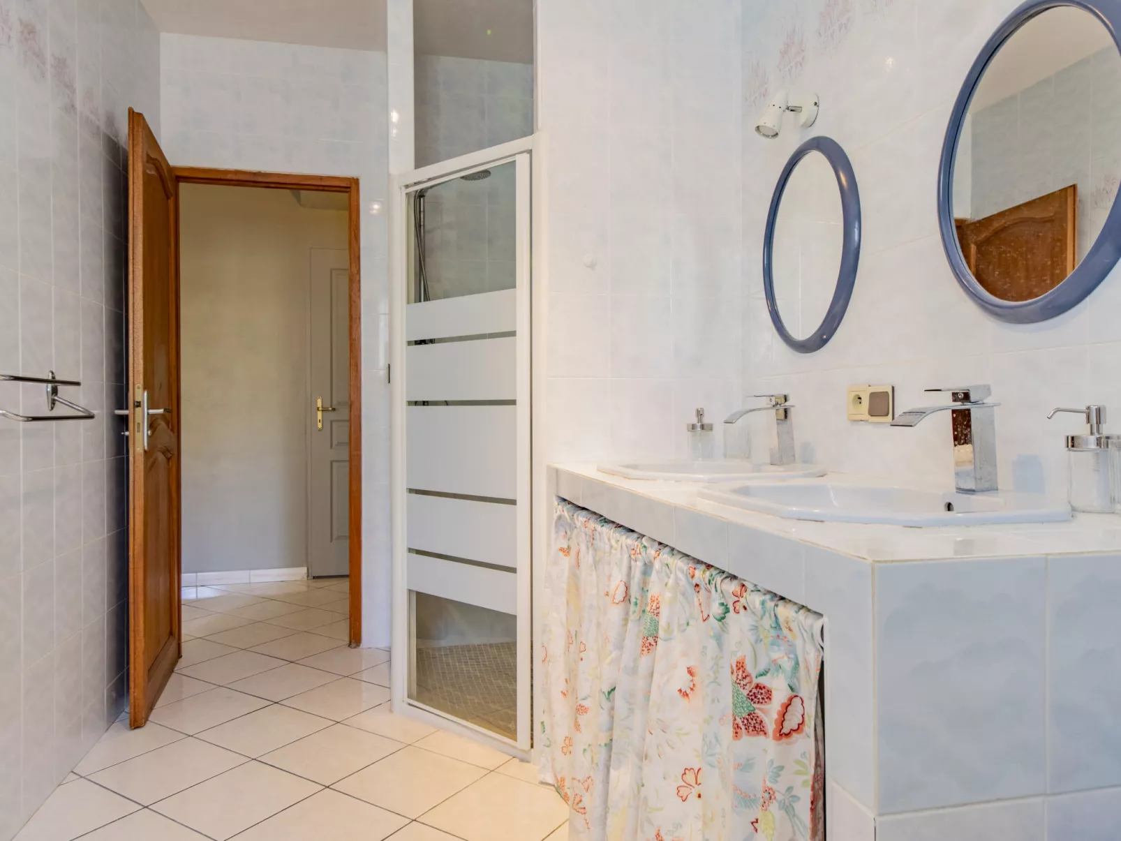 Villa Rose-Inside