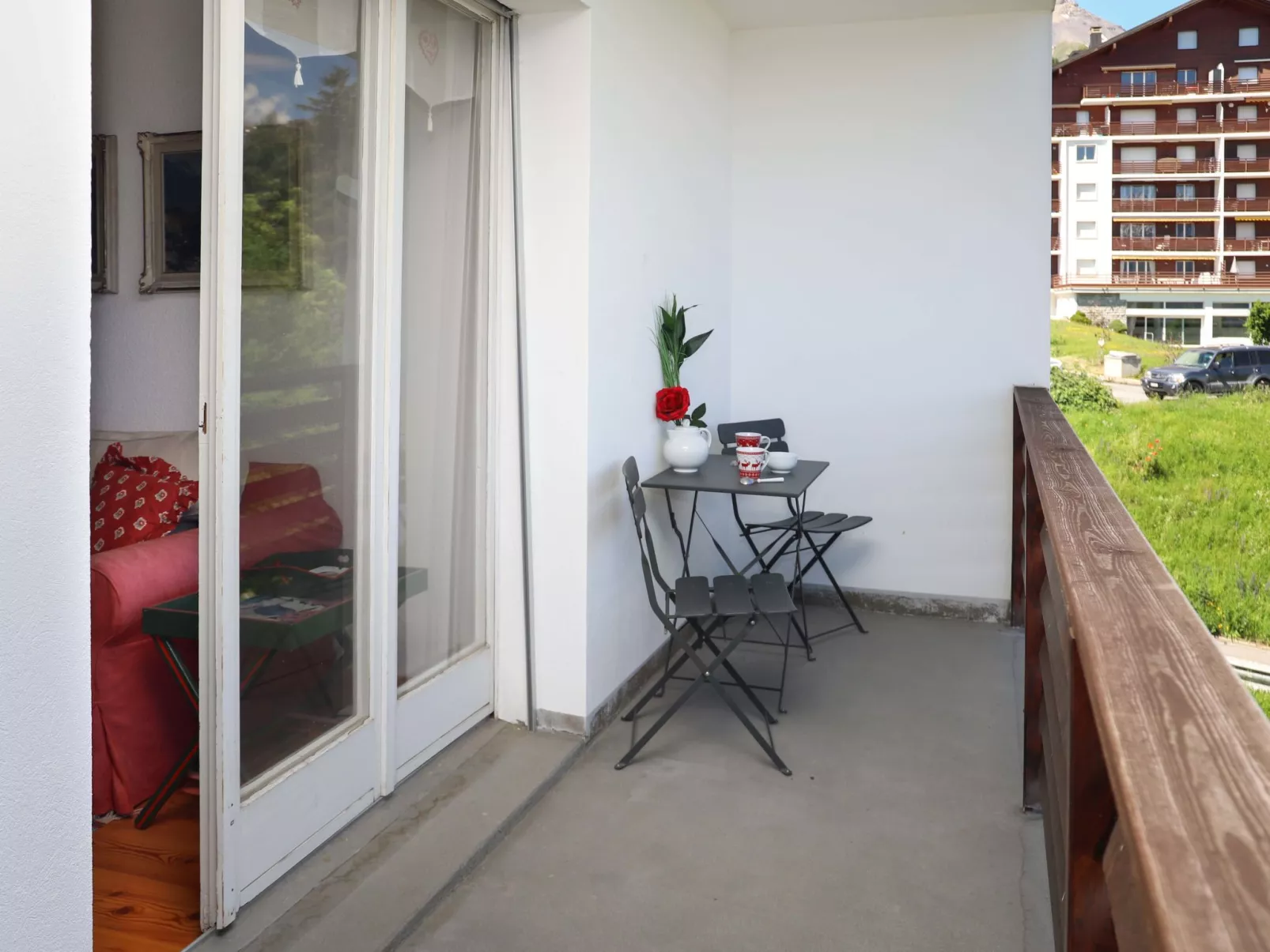 Europa Est 2 / APT 83-Inside