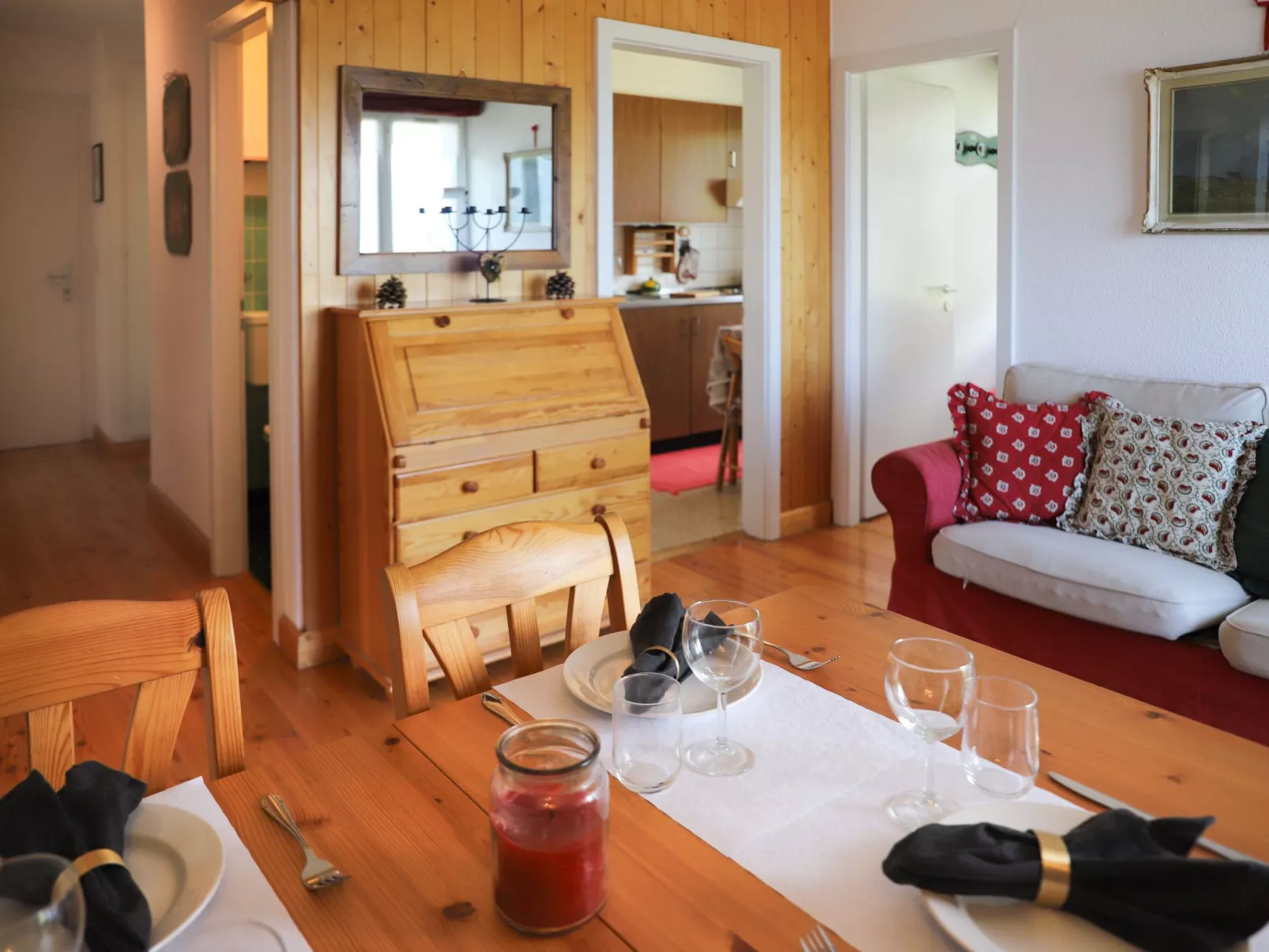 Europa Est 2 / APT 83-Inside