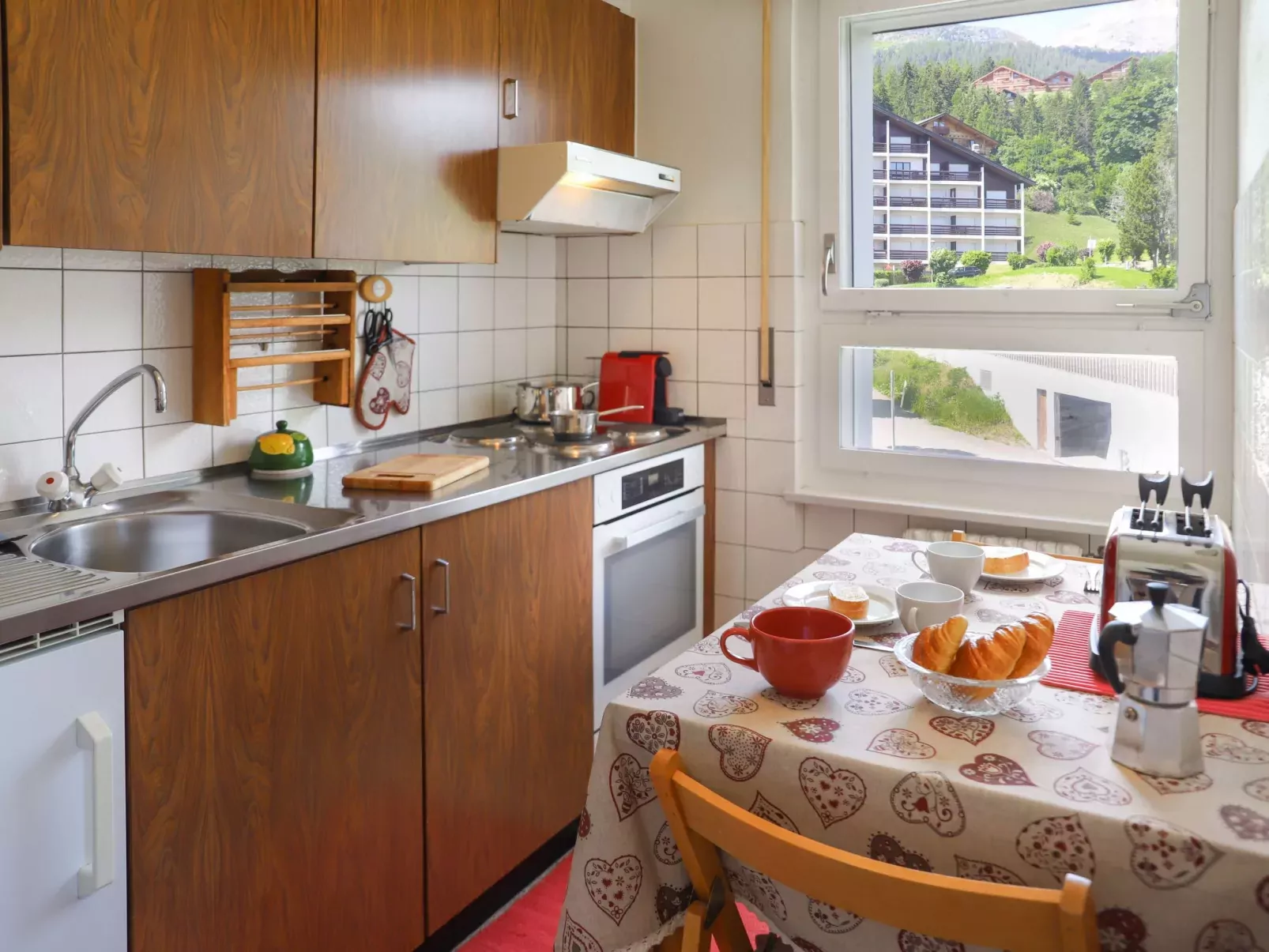 Europa Est 2 / APT 83-Inside