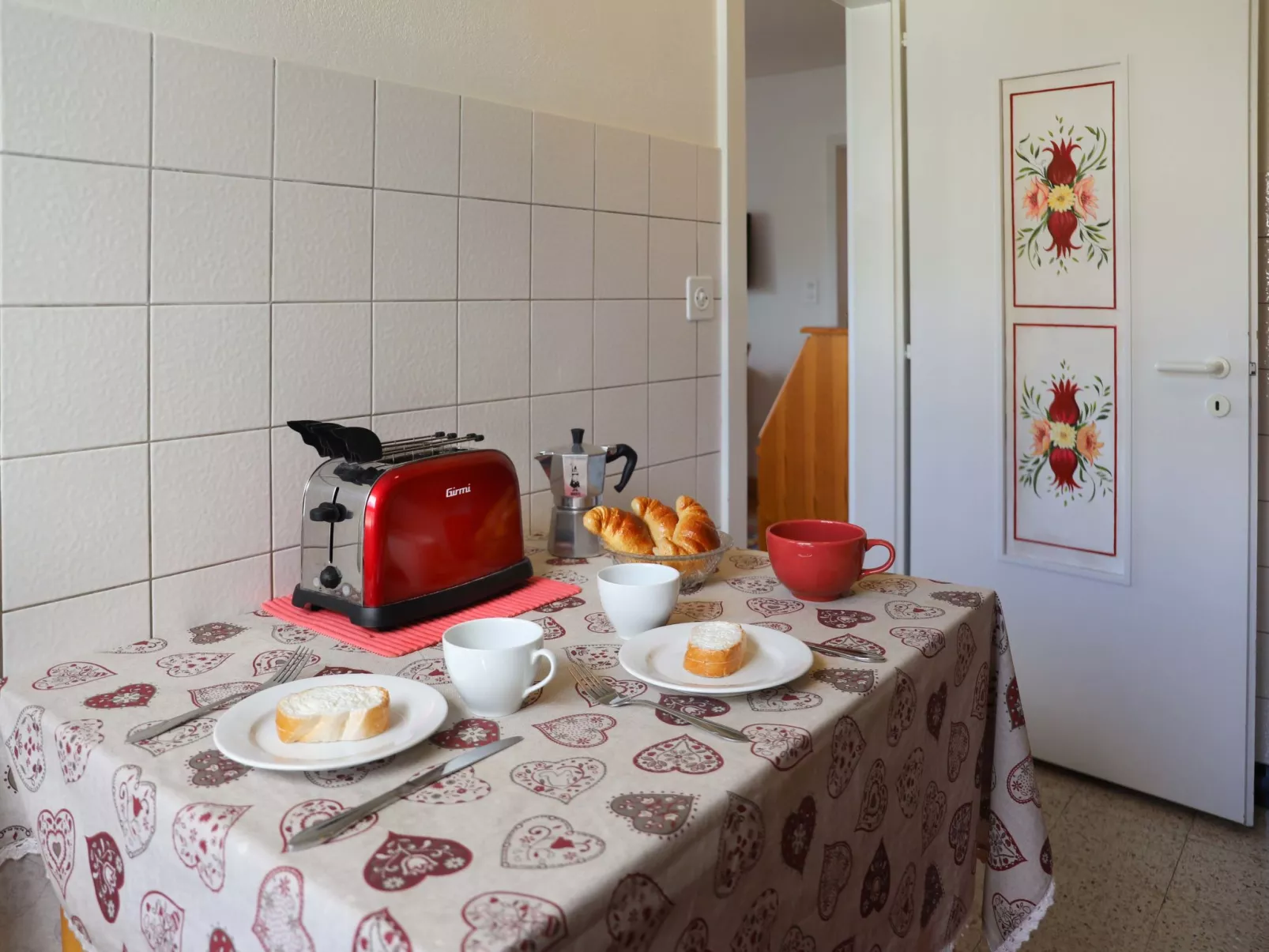 Europa Est 2 / APT 83-Inside