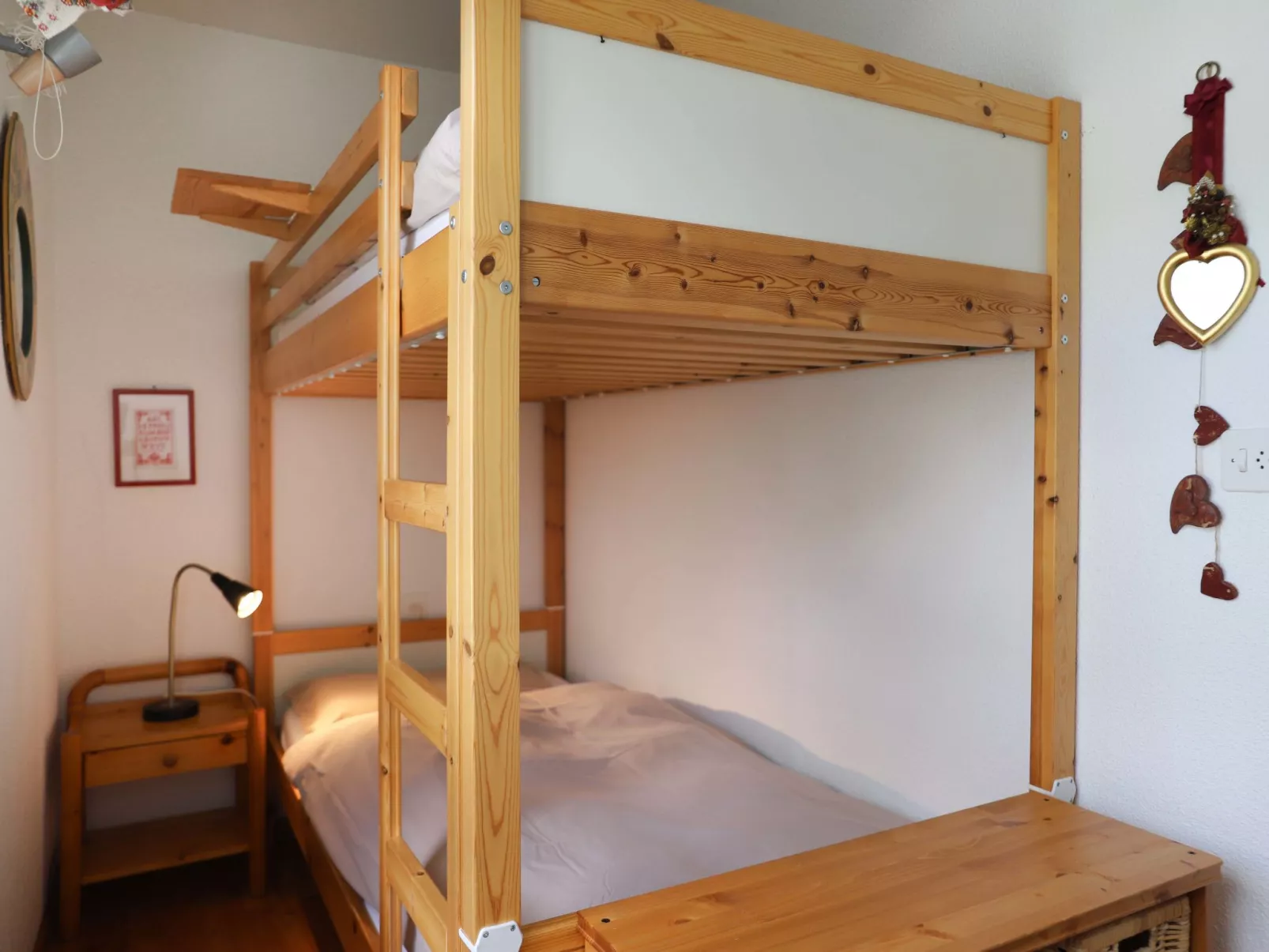 Europa Est 2 / APT 83-Inside