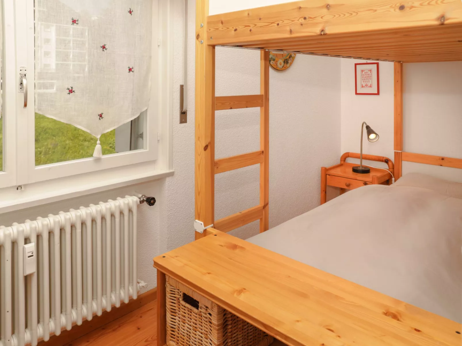 Europa Est 2 / APT 83-Inside